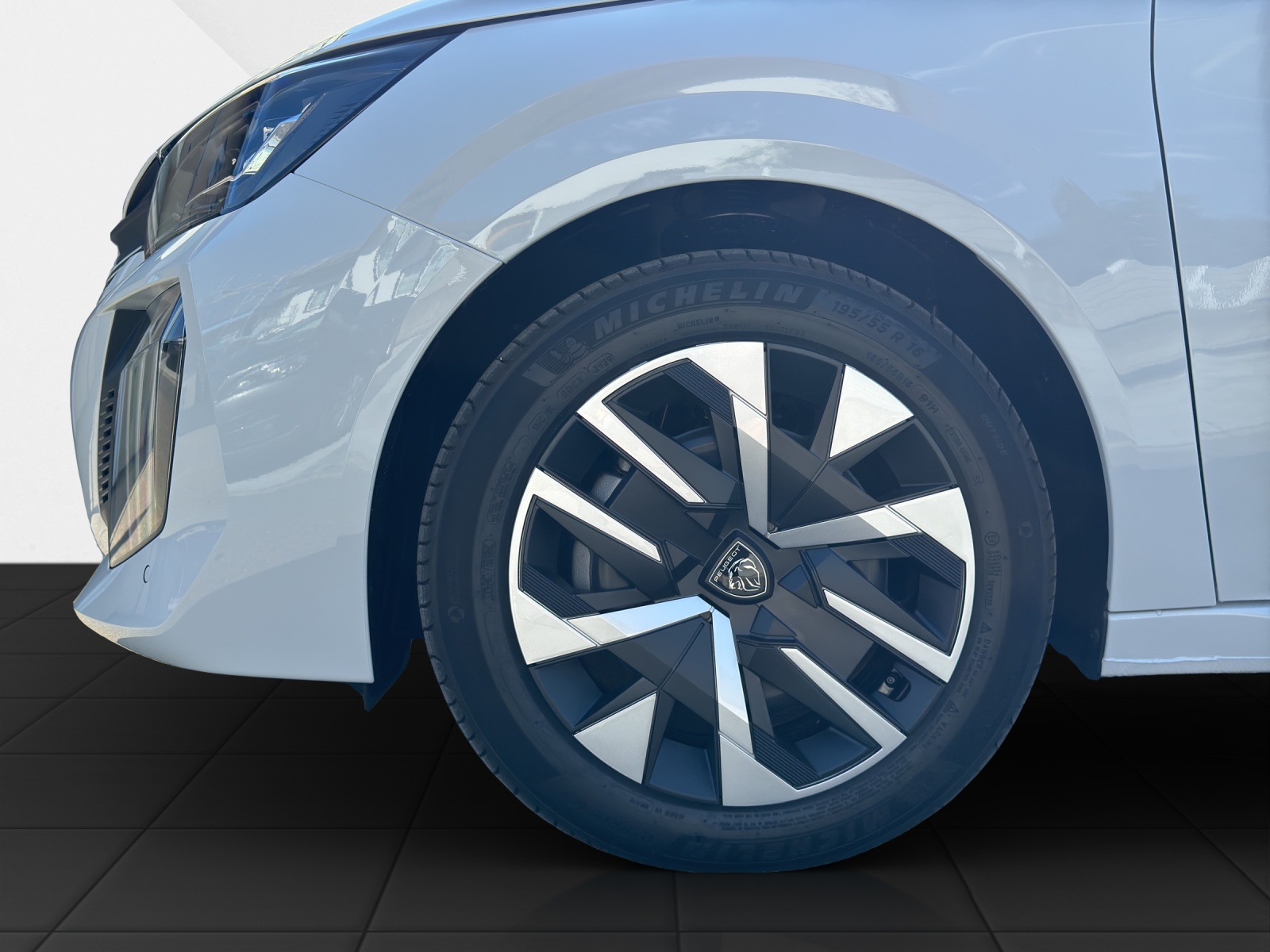 PEUGEOT 208 1.2 PureTech 100 Business-image-19