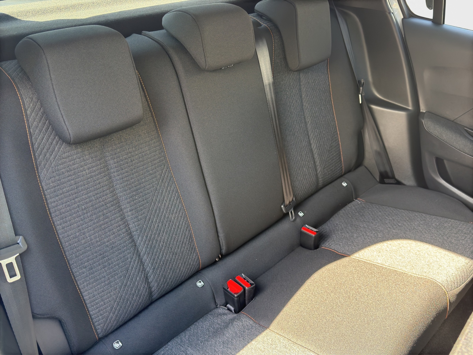 PEUGEOT 208 1.2 PureTech 100 Business-image-14