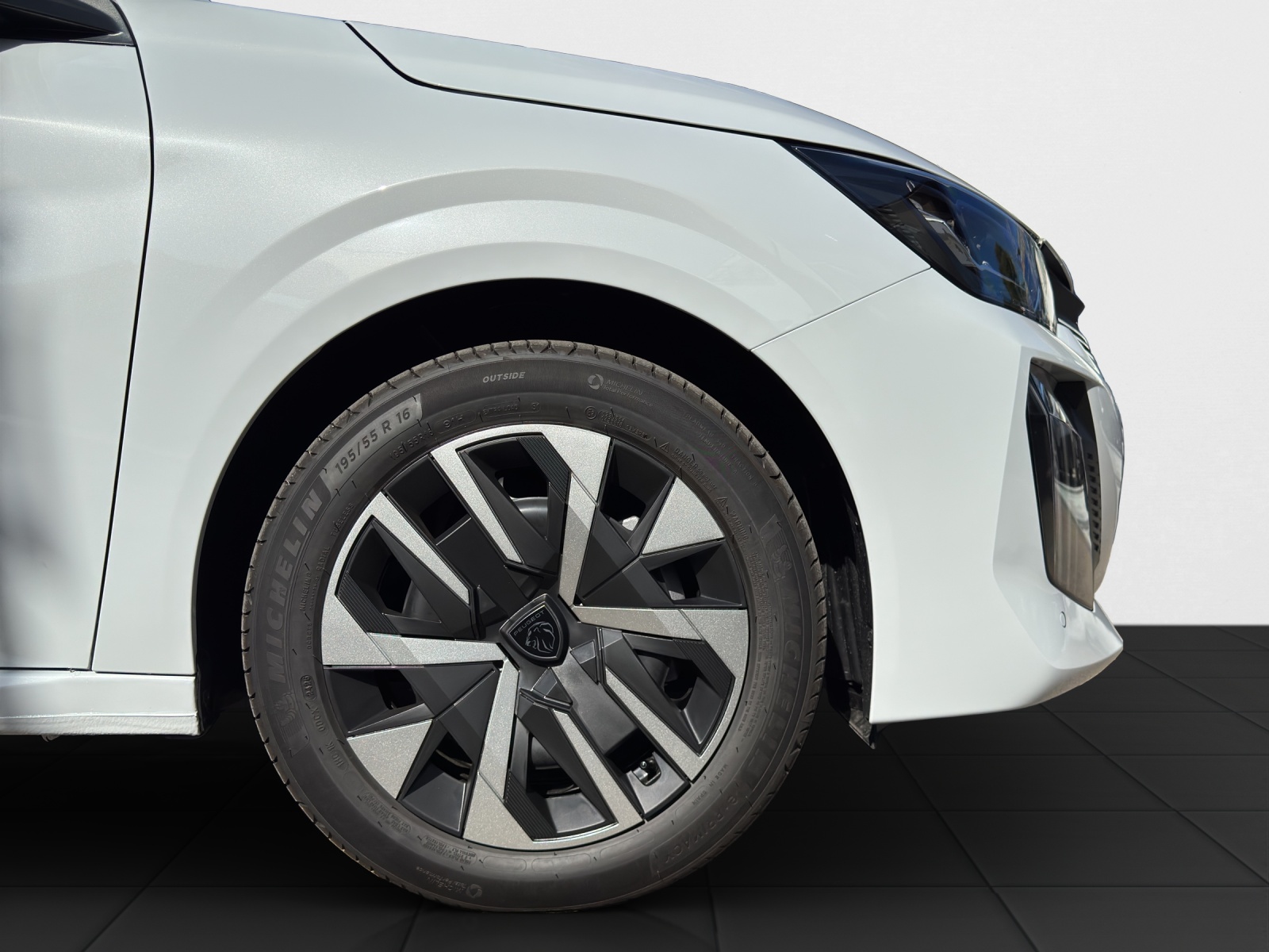 PEUGEOT 208 1.2 PureTech 100 Business-image-21