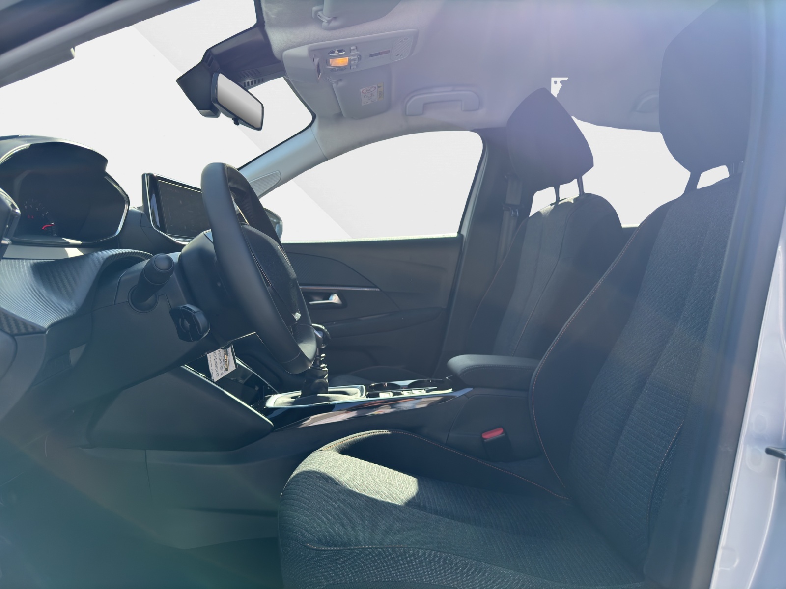 PEUGEOT 208 1.2 PureTech 100 Business-image-8