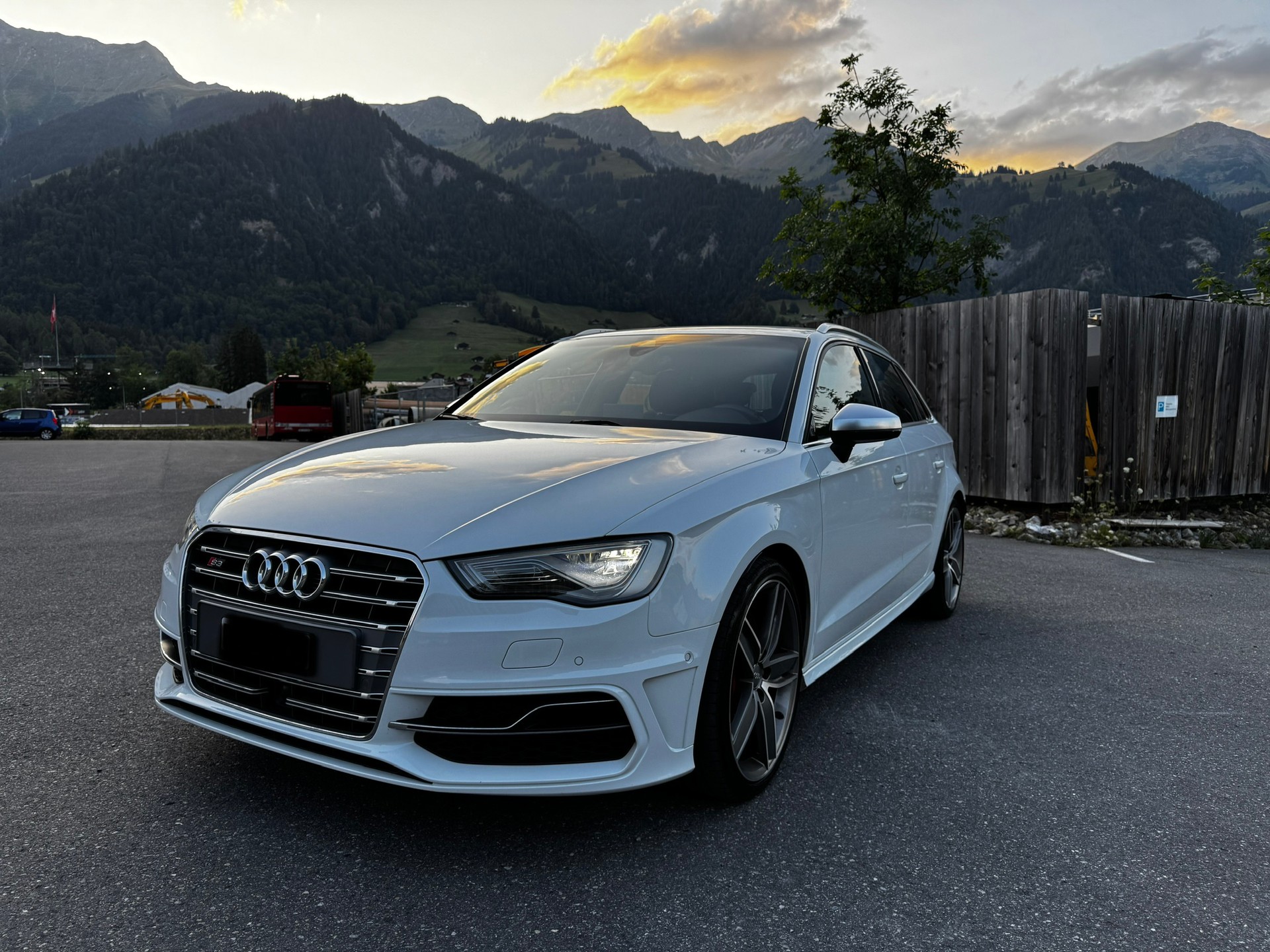 AUDI 2.0 T FSI quattro S-Tronic-image-1