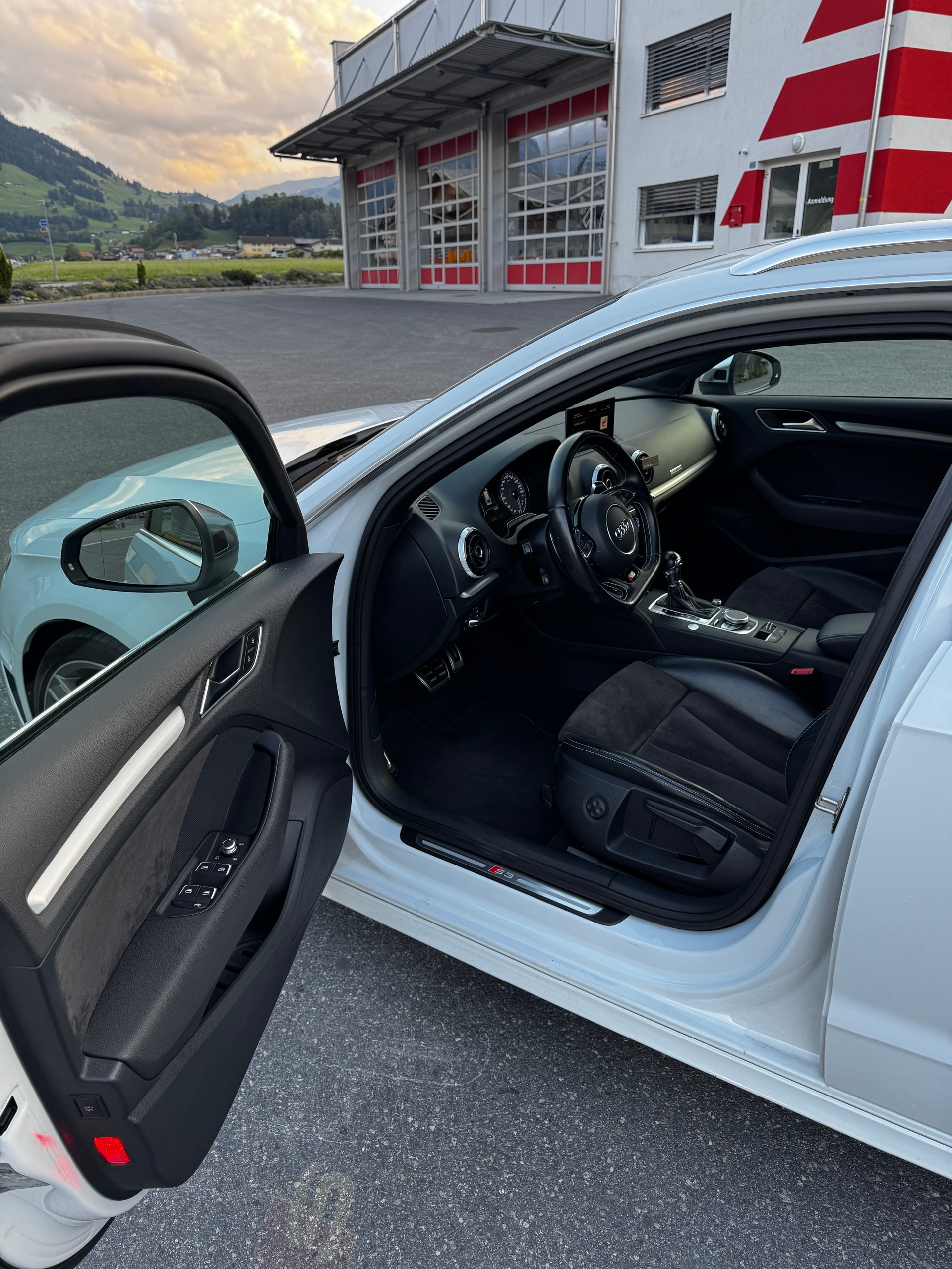 AUDI 2.0 T FSI quattro S-Tronic-image-4