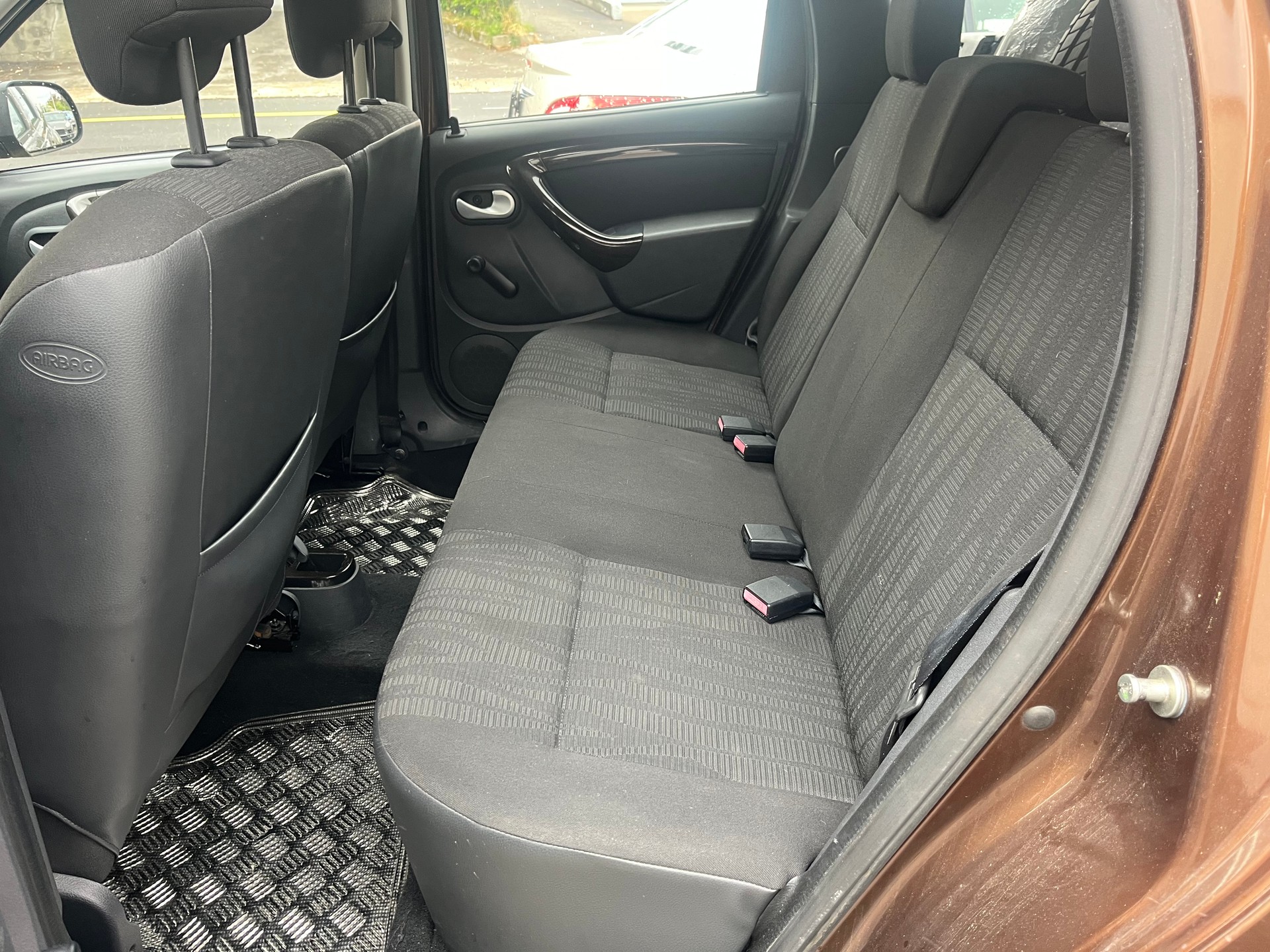 DACIA Duster 1.5 dCi Lauréate 4x4-image-7