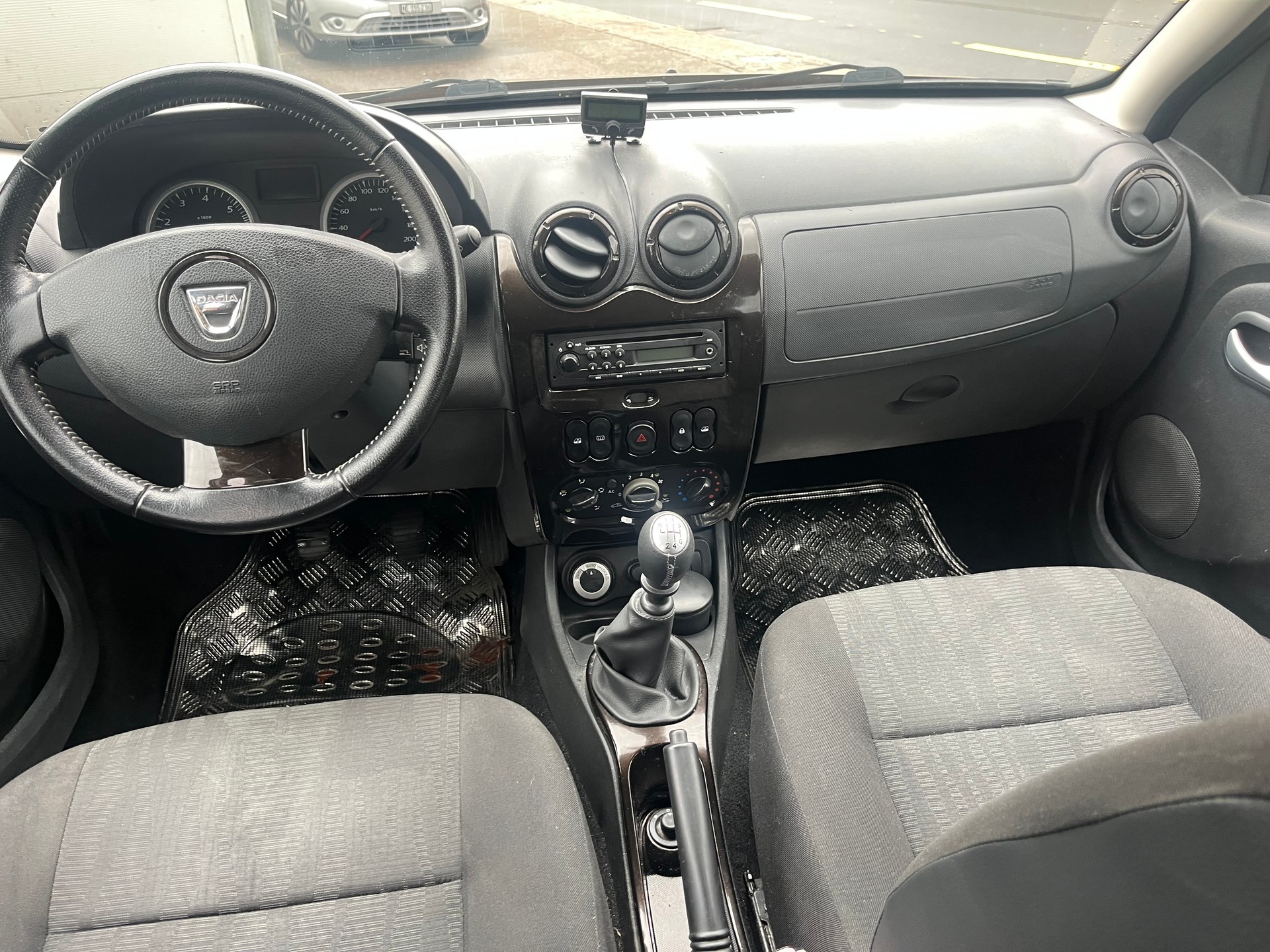 DACIA Duster 1.5 dCi Lauréate 4x4-image-8