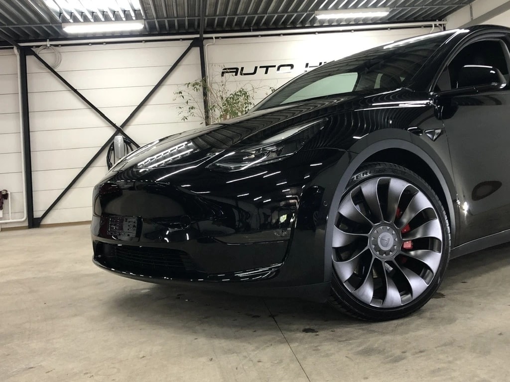 TESLA Model Y Black-Performance 534PS Allrad-image-1
