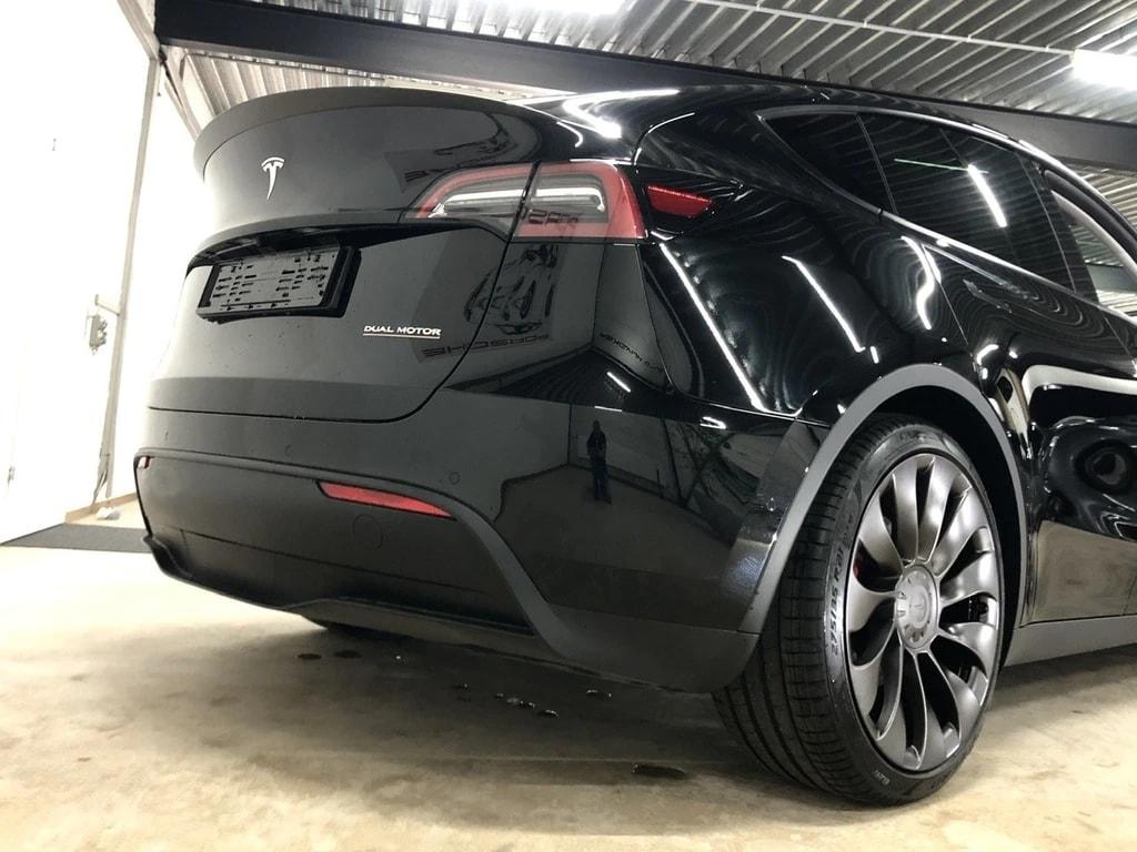 TESLA Model Y Black-Performance 534PS Allrad-image-5