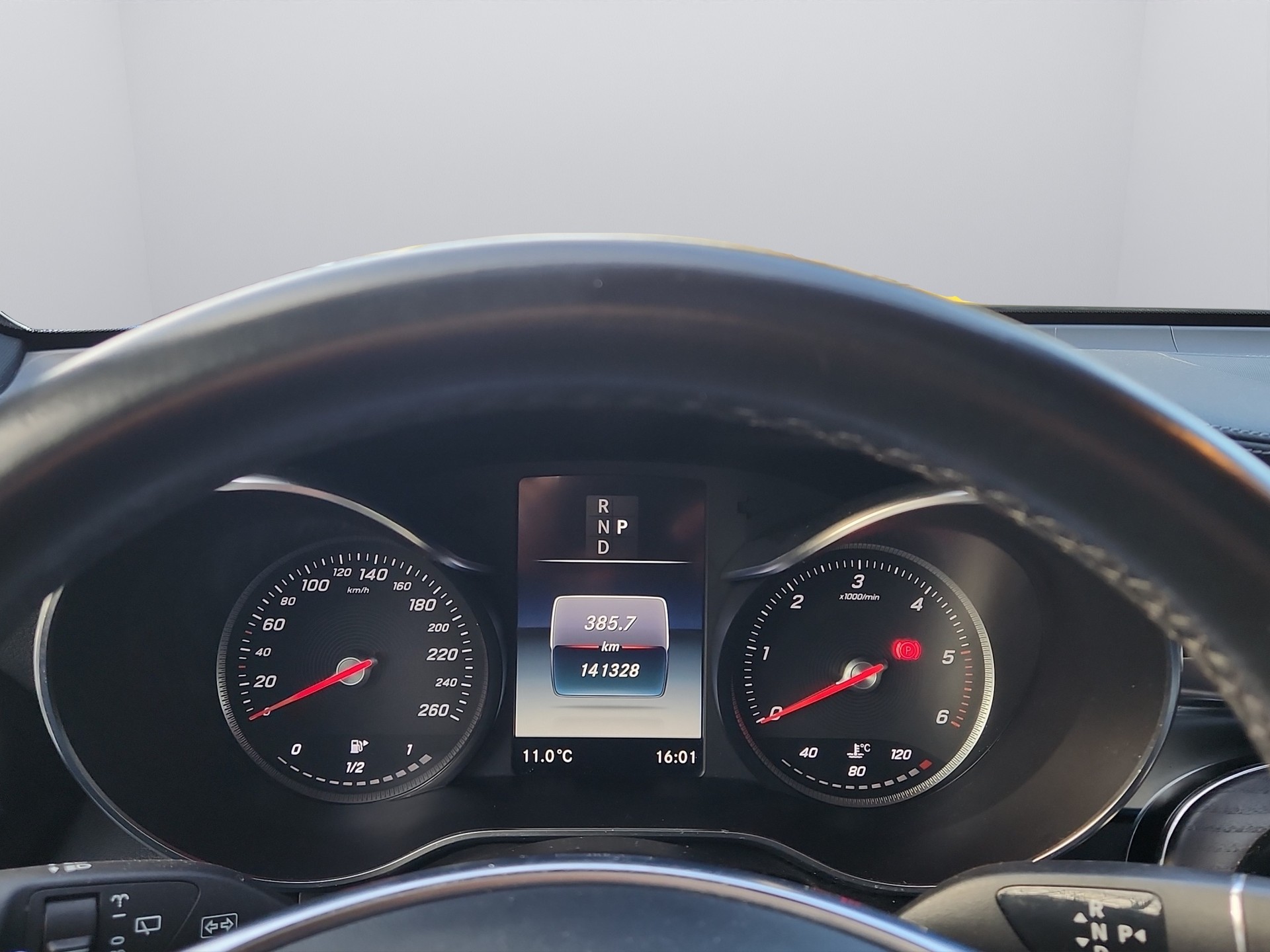 MERCEDES-BENZ GLC 220 d AMG Line 4Matic 9G-Tronic-image-10