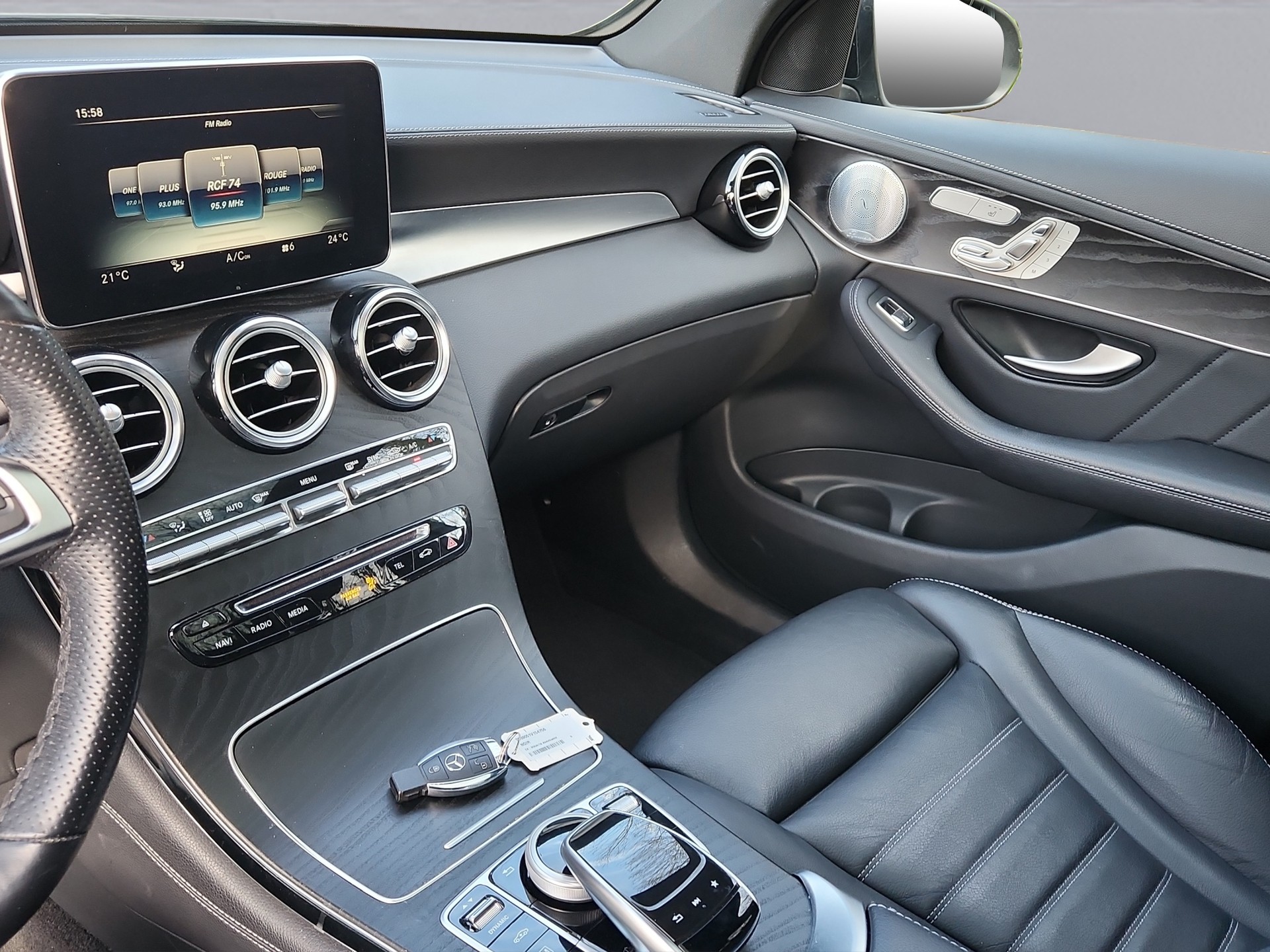 MERCEDES-BENZ GLC 220 d AMG Line 4Matic 9G-Tronic-image-12