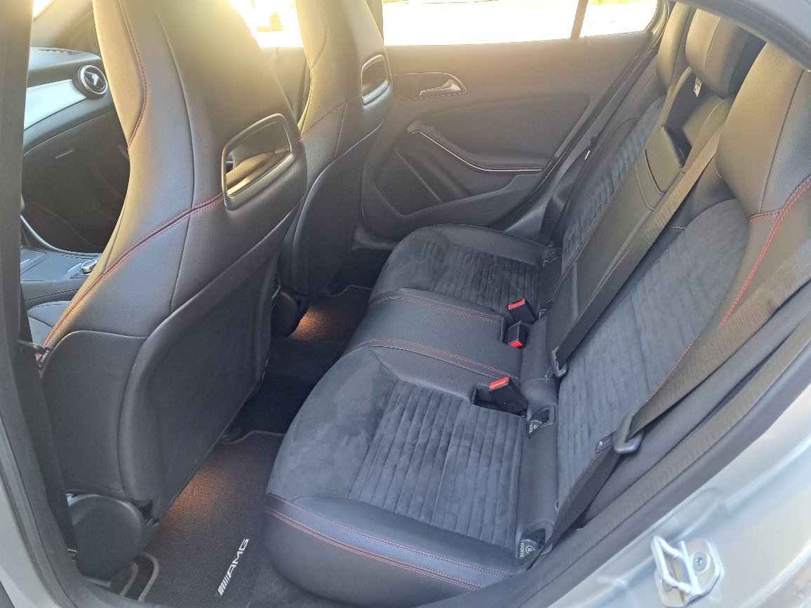 MERCEDES-BENZ GLA 250 AMG Line 4Matic 7G-DCT-image-9