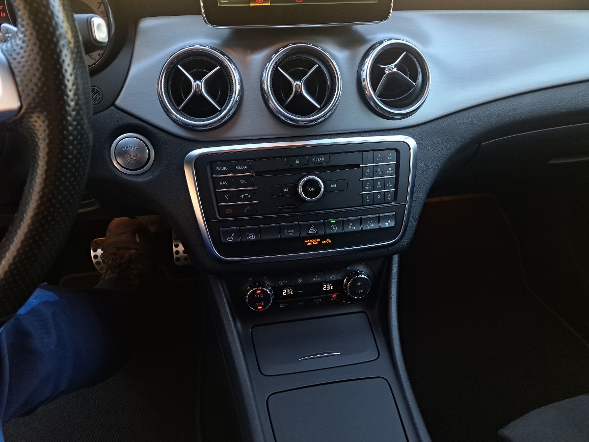 MERCEDES-BENZ GLA 250 AMG Line 4Matic 7G-DCT-image-8