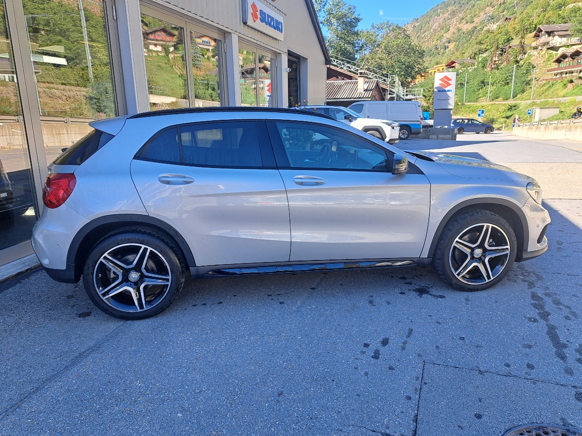 MERCEDES-BENZ GLA 250 AMG Line 4Matic 7G-DCT-image-4