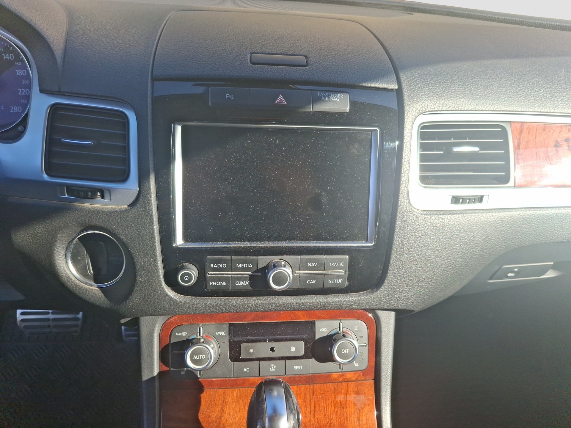 VW Touareg 3.0 TSI Hybrid Tiptronic-image-10