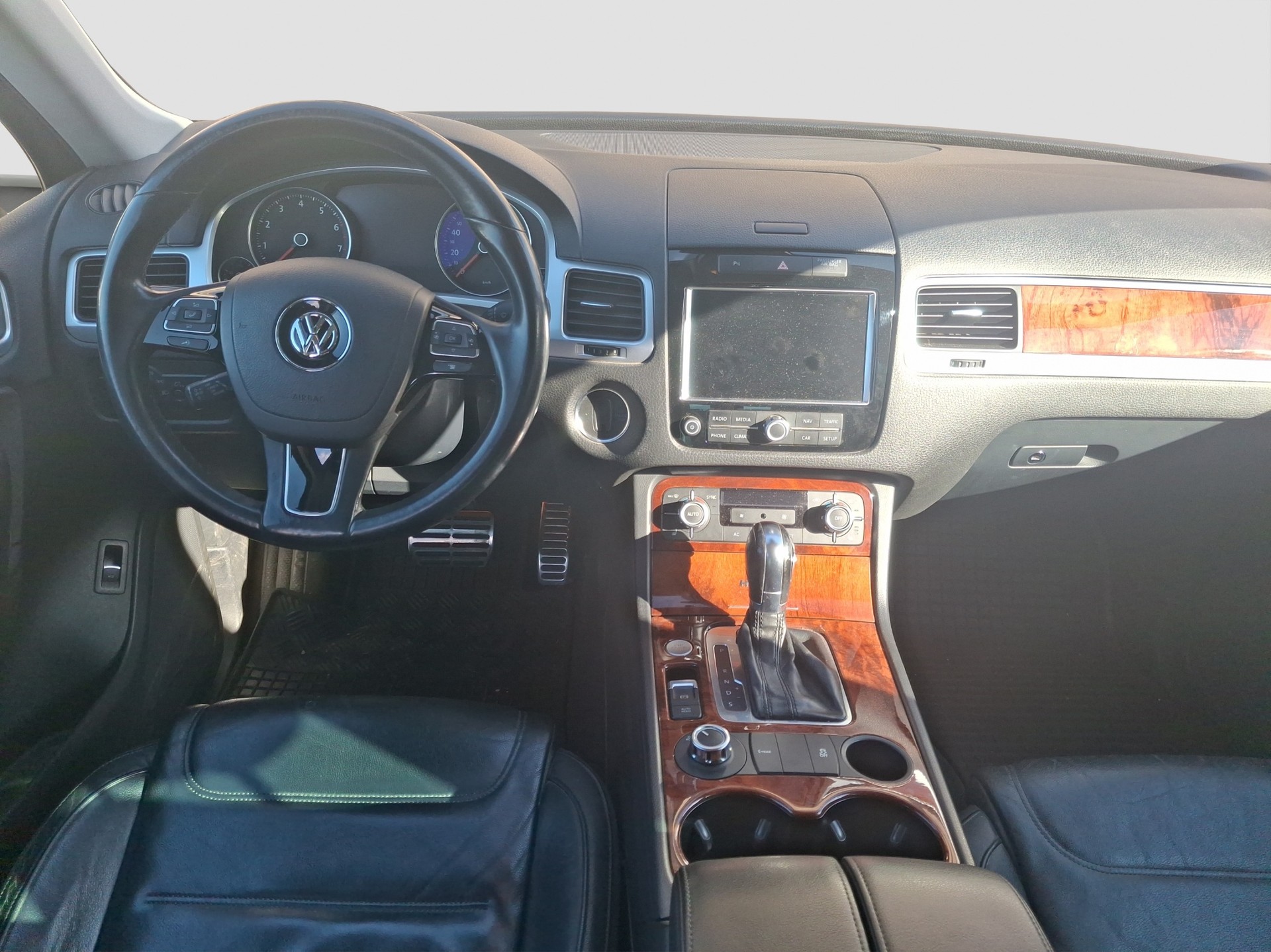 VW Touareg 3.0 TSI Hybrid Tiptronic-image-8