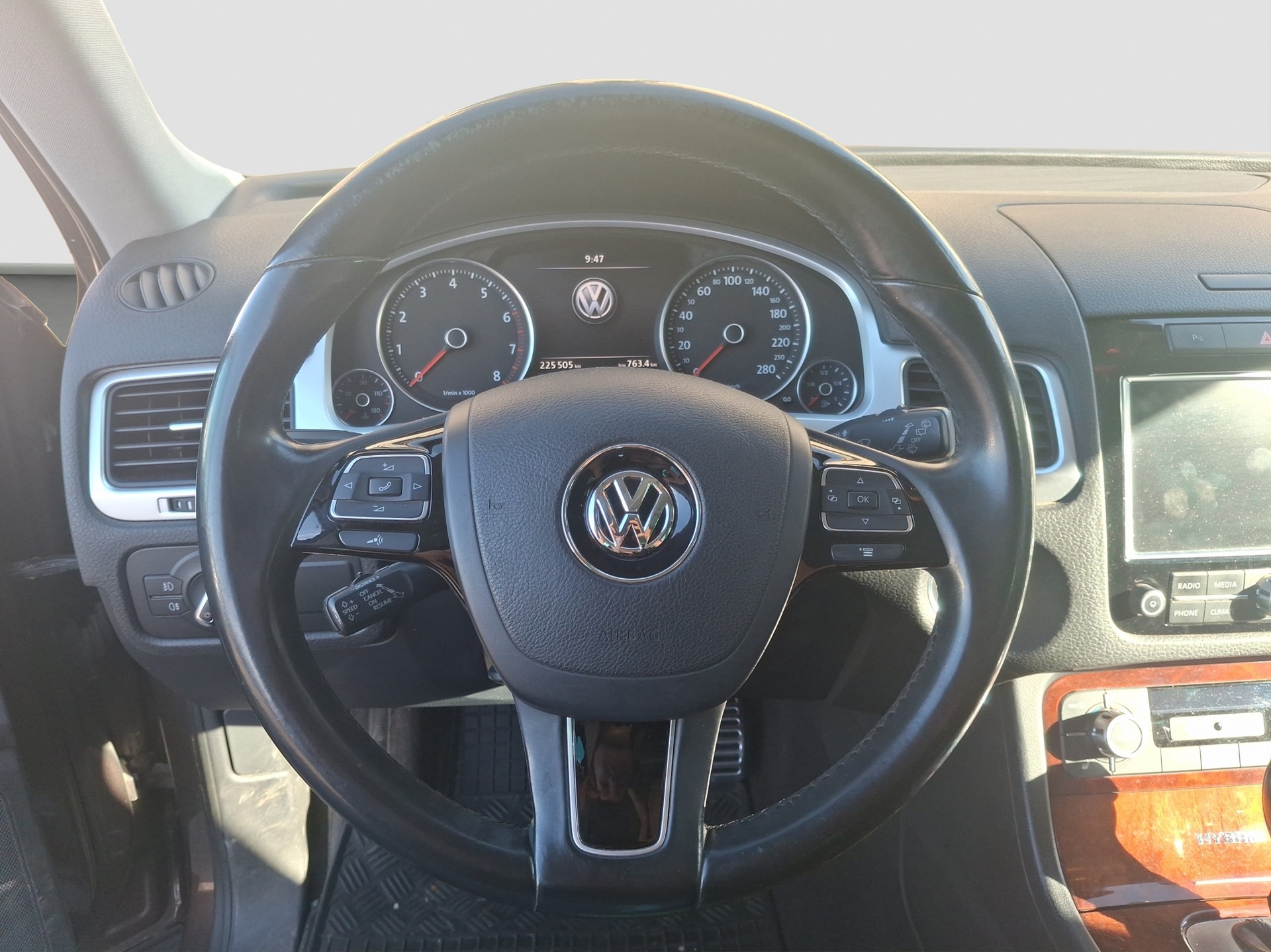 VW Touareg 3.0 TSI Hybrid Tiptronic-image-11