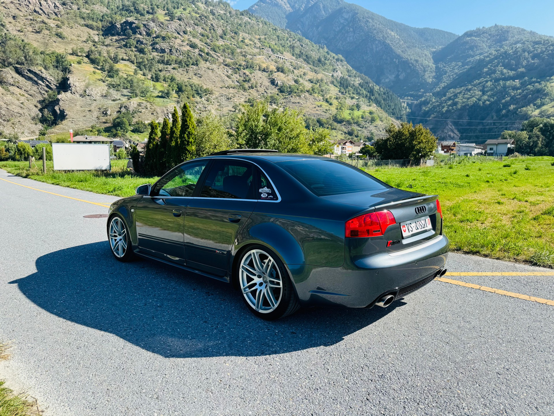 AUDI RS4 4.2 V8 quattro-image-2