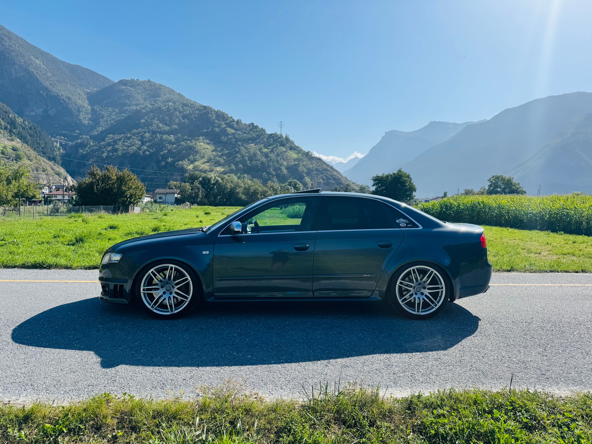 AUDI RS4 4.2 V8 quattro-image-1