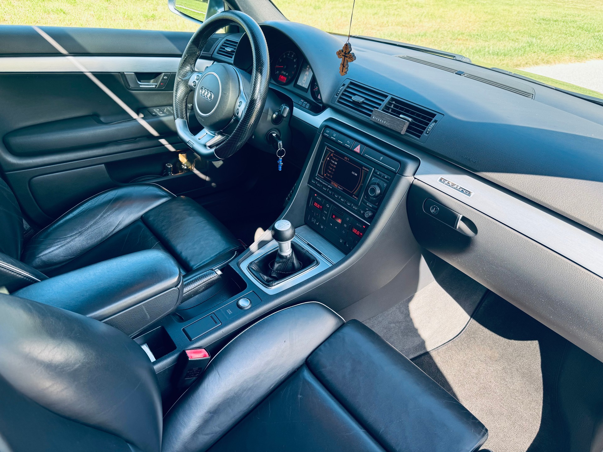 AUDI RS4 4.2 V8 quattro-image-4