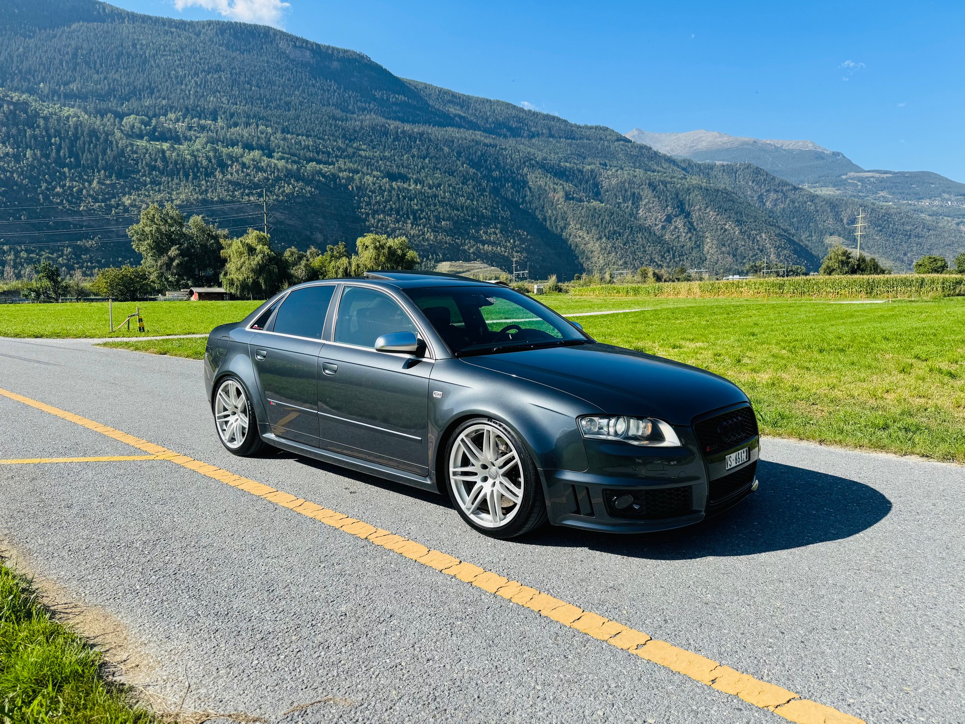 AUDI RS4 4.2 V8 quattro-image-3