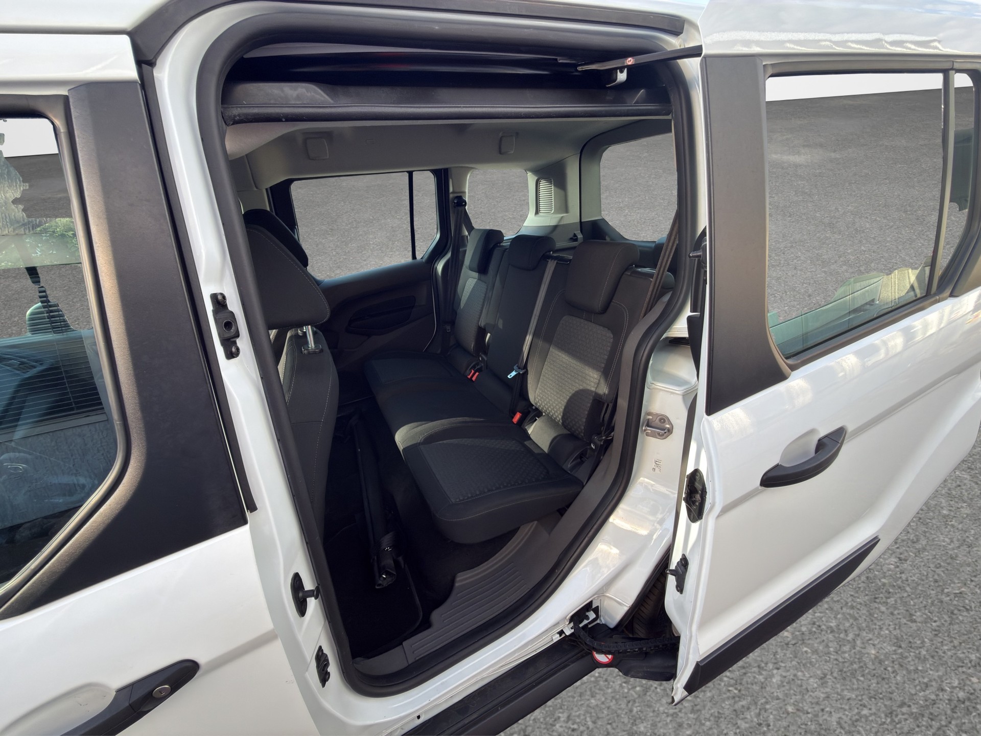 FORD Tourneo Connect 1.5 EcoBlue Trend Automat-image-13