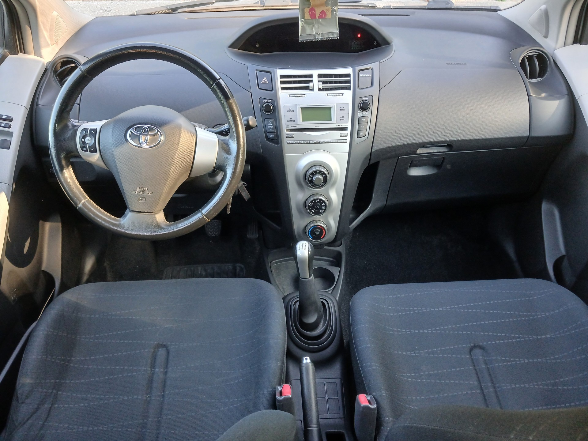 TOYOTA Yaris 1.3 Linea Luna-image-8