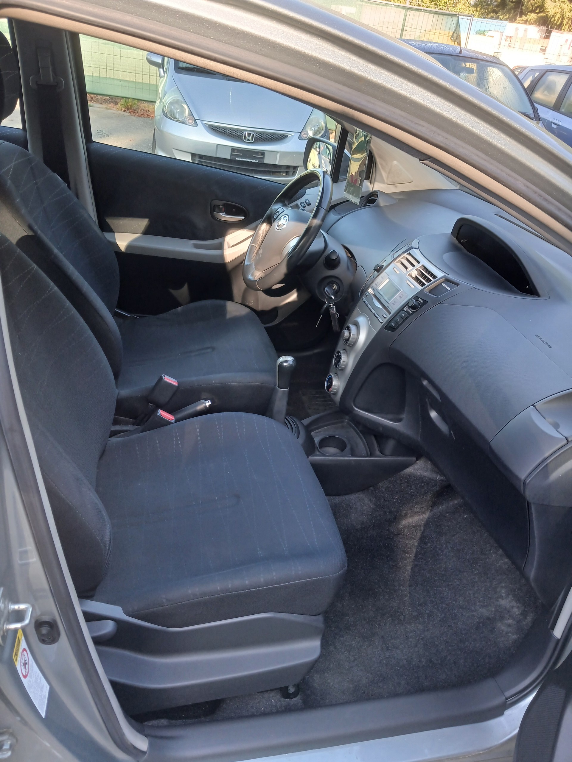 TOYOTA Yaris 1.3 Linea Luna-image-11