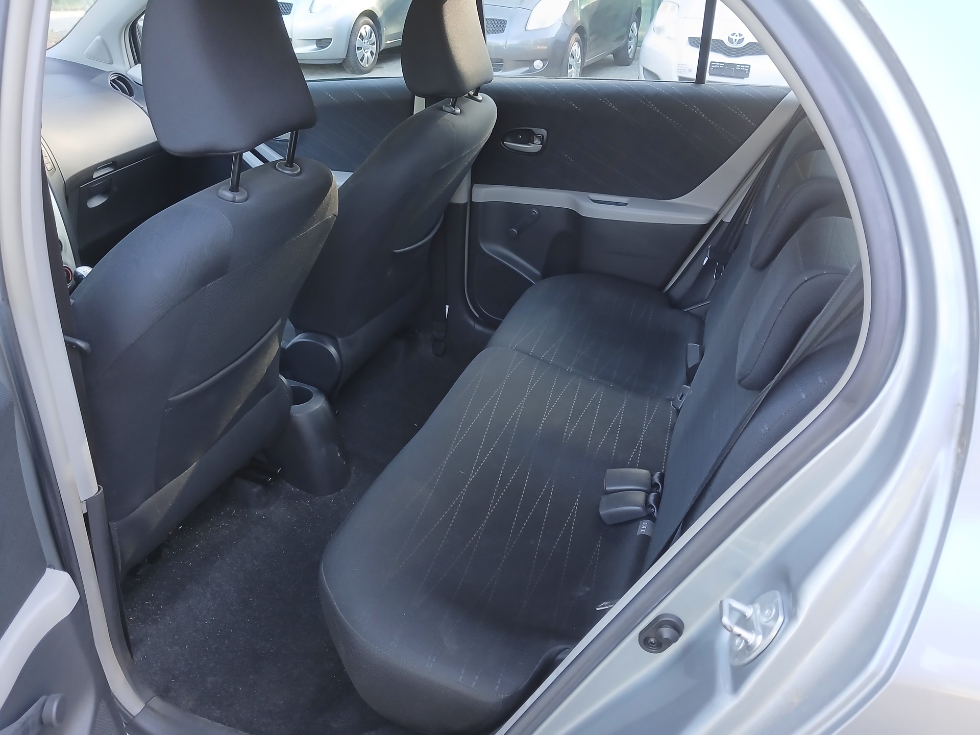 TOYOTA Yaris 1.3 Linea Luna-image-10