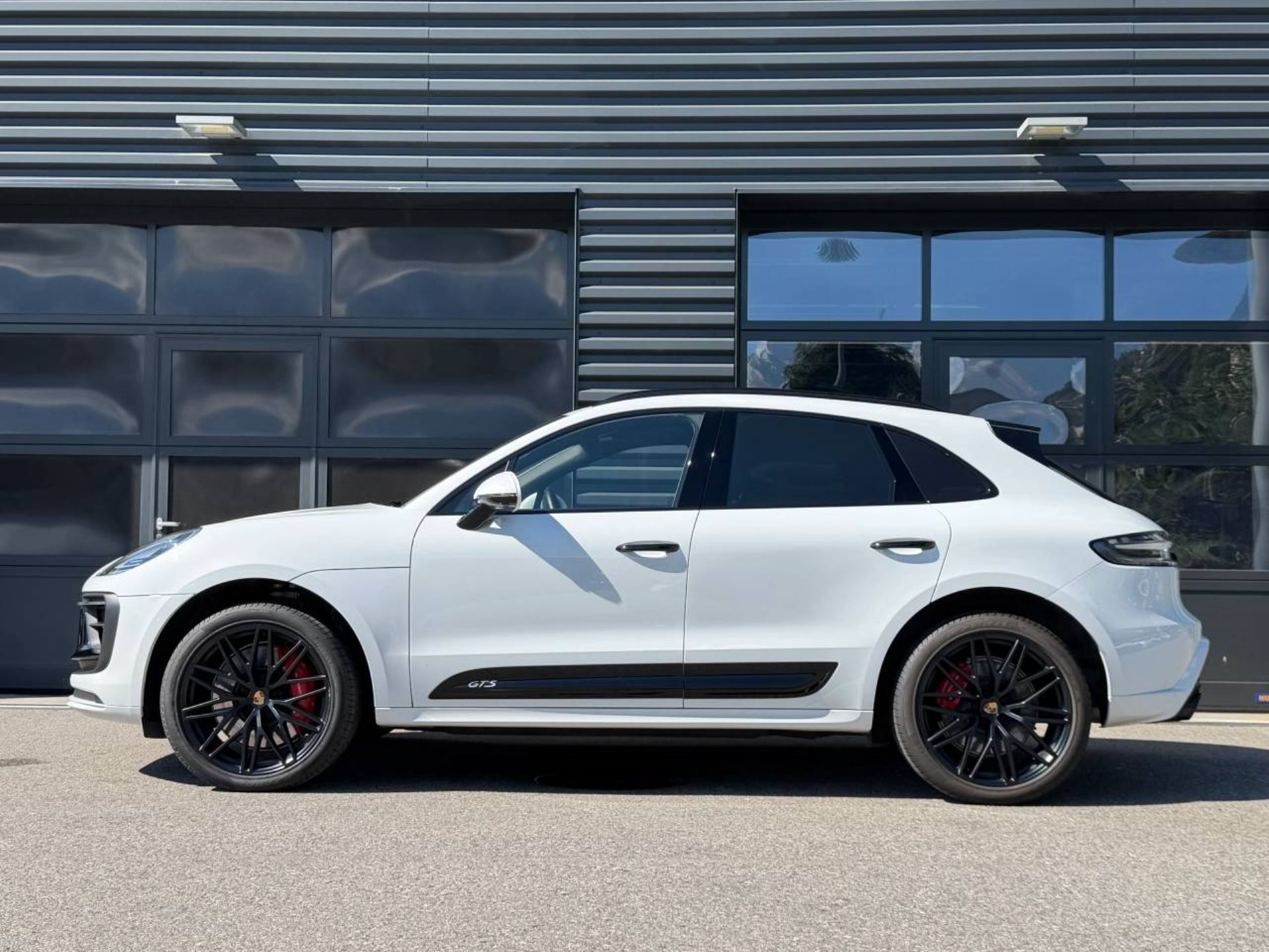 PORSCHE Macan GTS-image-1