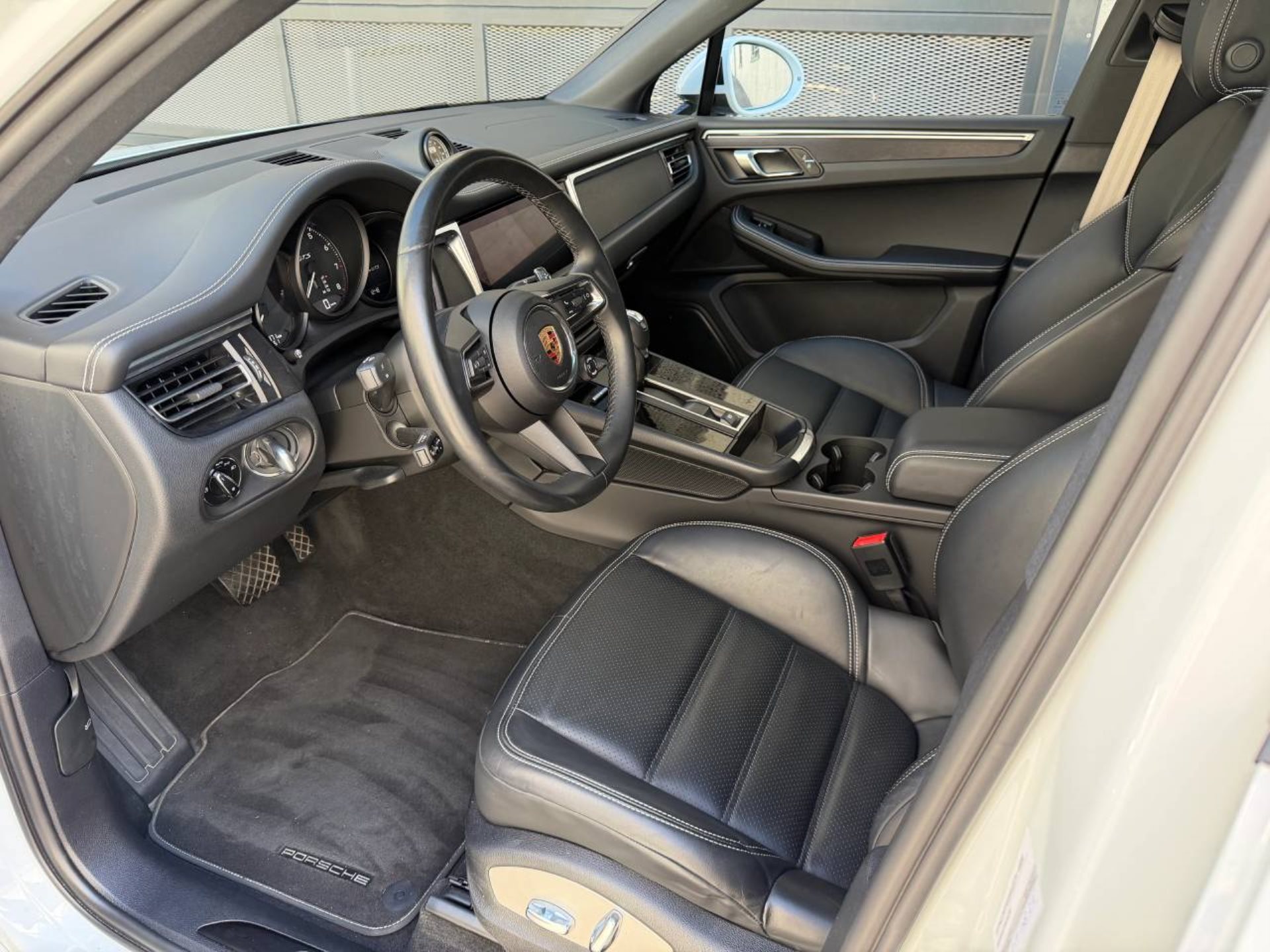 PORSCHE Macan GTS-image-3