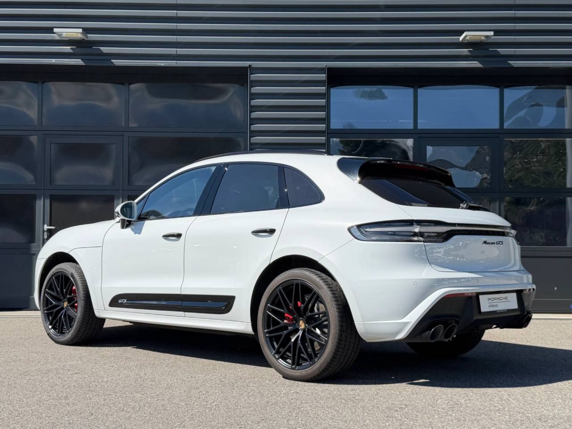 PORSCHE Macan GTS-image-2