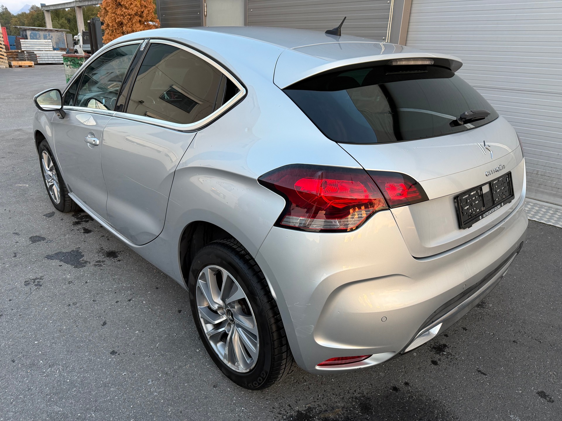 DS AUTOMOBILES DS4 1.6 THP SO Chic Automatic-image-3