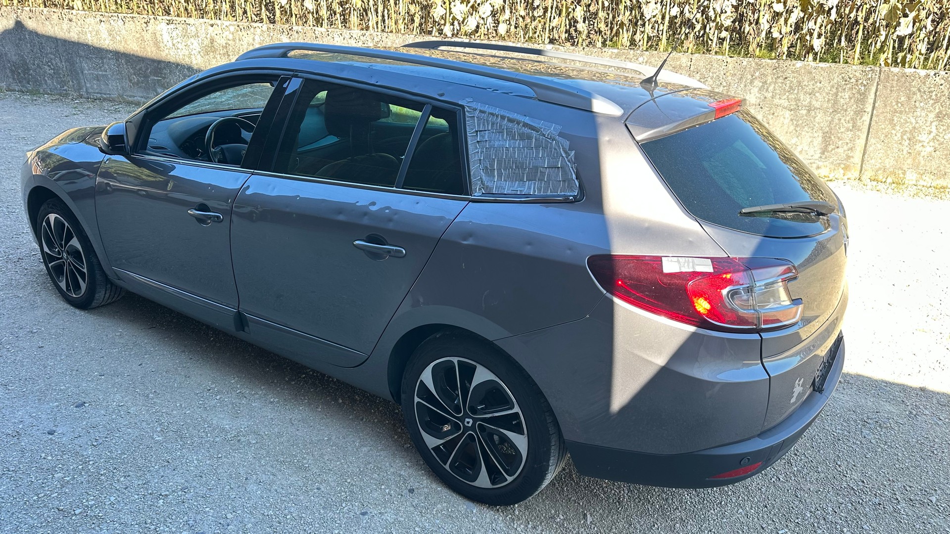 RENAULT Mégane Coupé 1.2 16V Turbo Bose-image-5