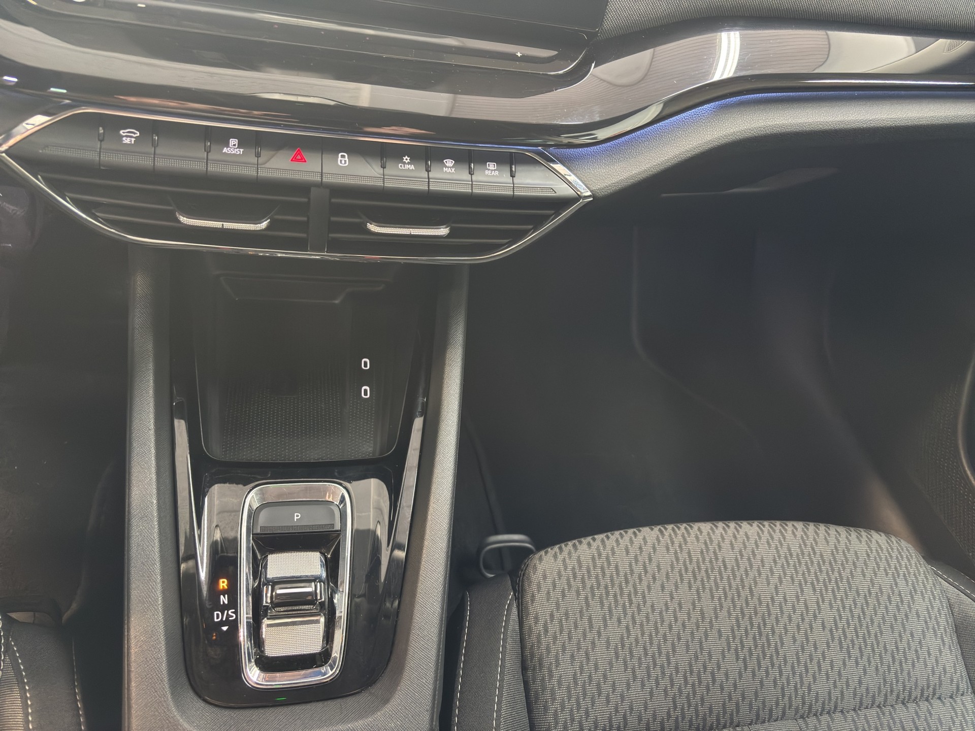 SKODA Octavia Combi 1.5 TSI mHEV DSG Style-image-15