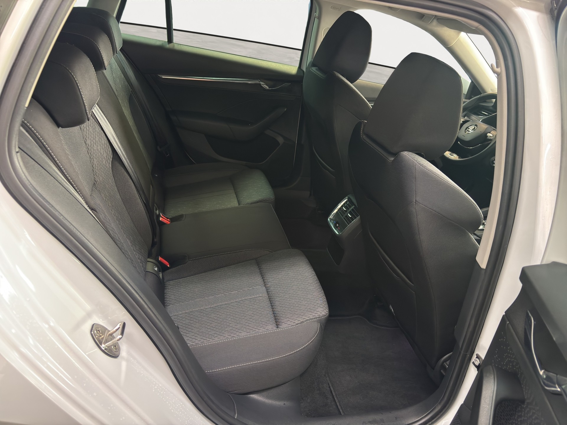 SKODA Octavia Combi 1.5 TSI mHEV DSG Style-image-20