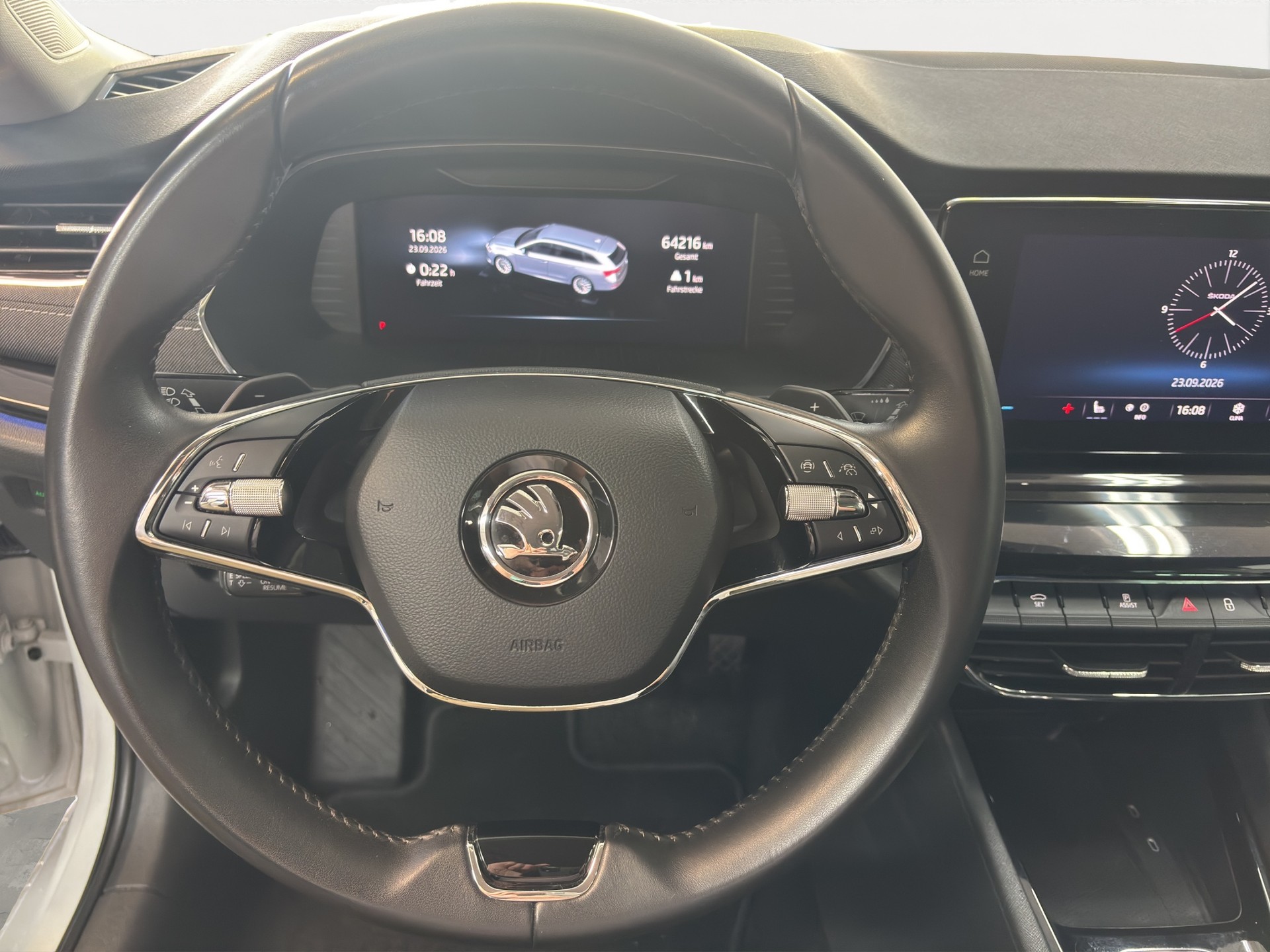 SKODA Octavia Combi 1.5 TSI mHEV DSG Style-image-9