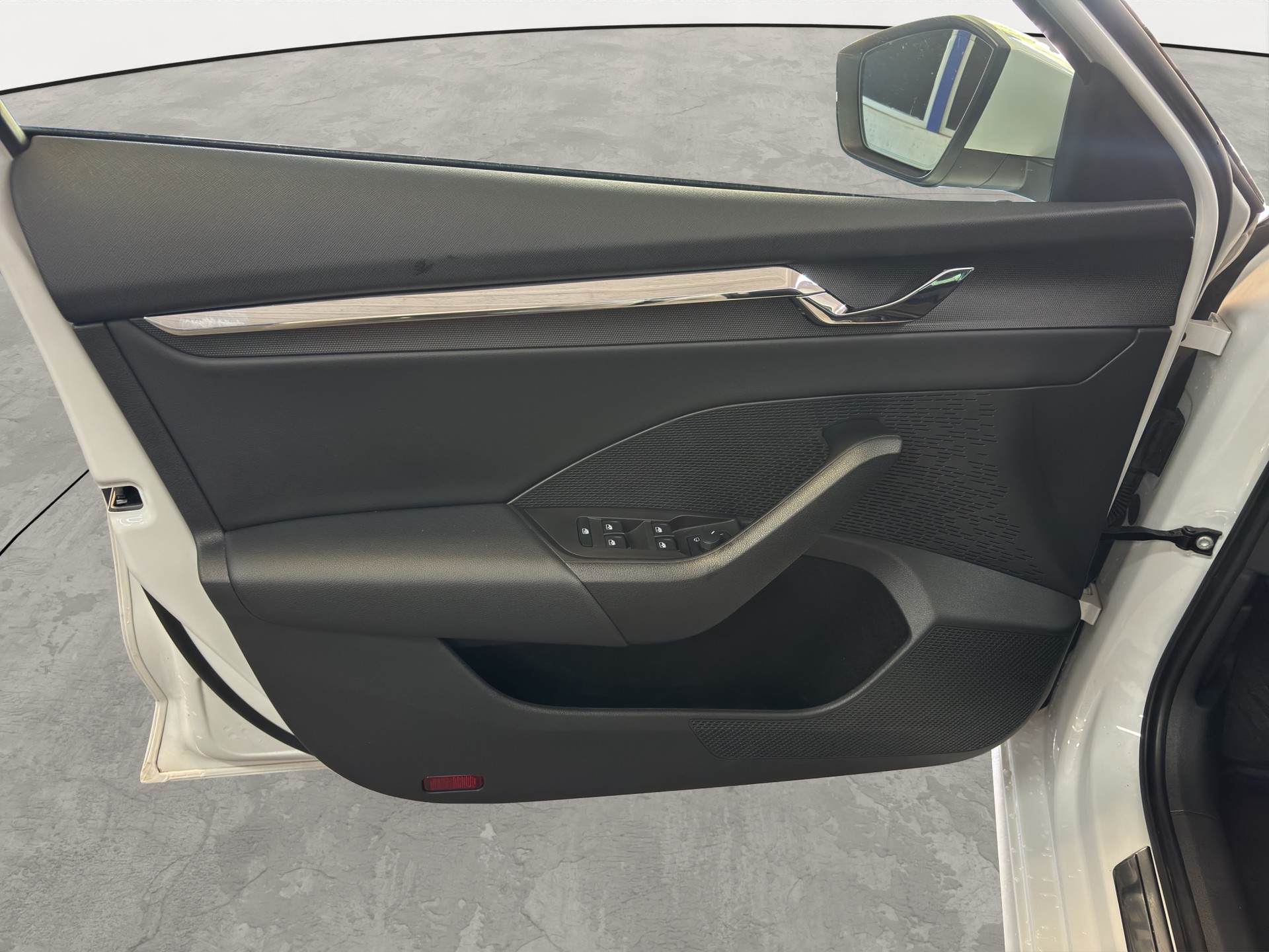 SKODA Octavia Combi 1.5 TSI mHEV DSG Style-image-11