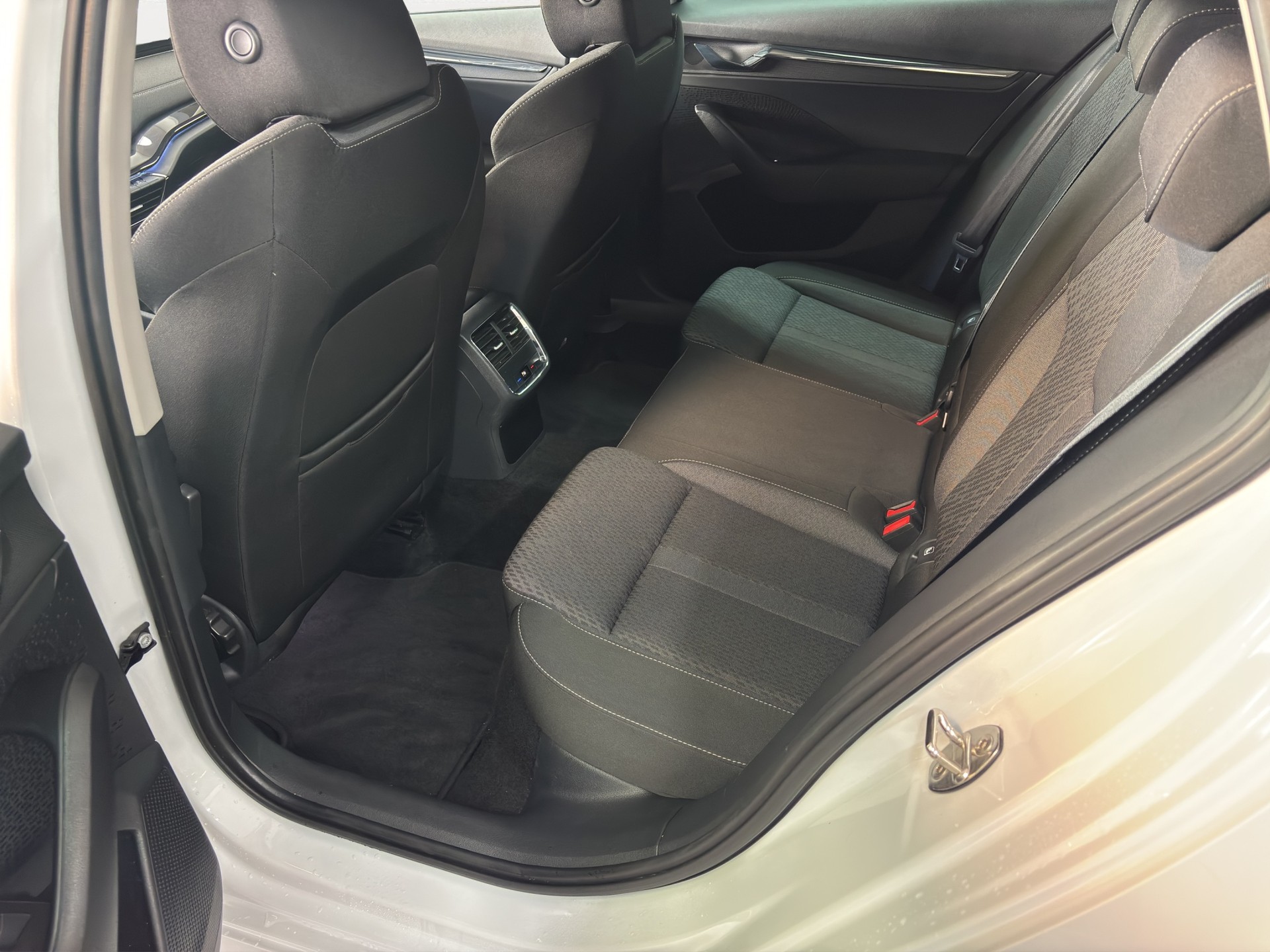SKODA Octavia Combi 1.5 TSI mHEV DSG Style-image-12