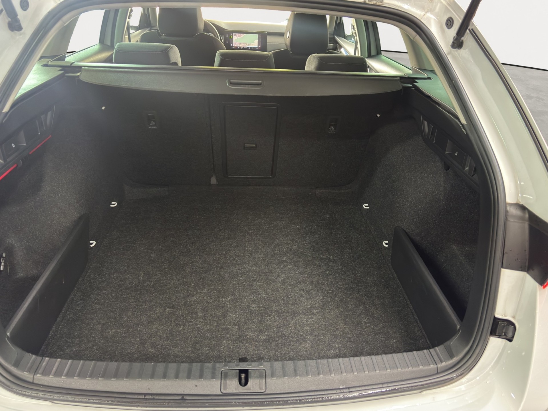 SKODA Octavia Combi 1.5 TSI mHEV DSG Style-image-21