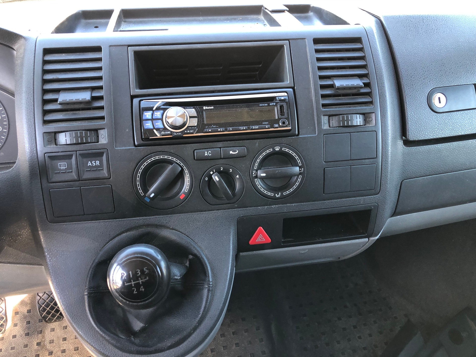 VW T5 1.9 TDI PD-image-12