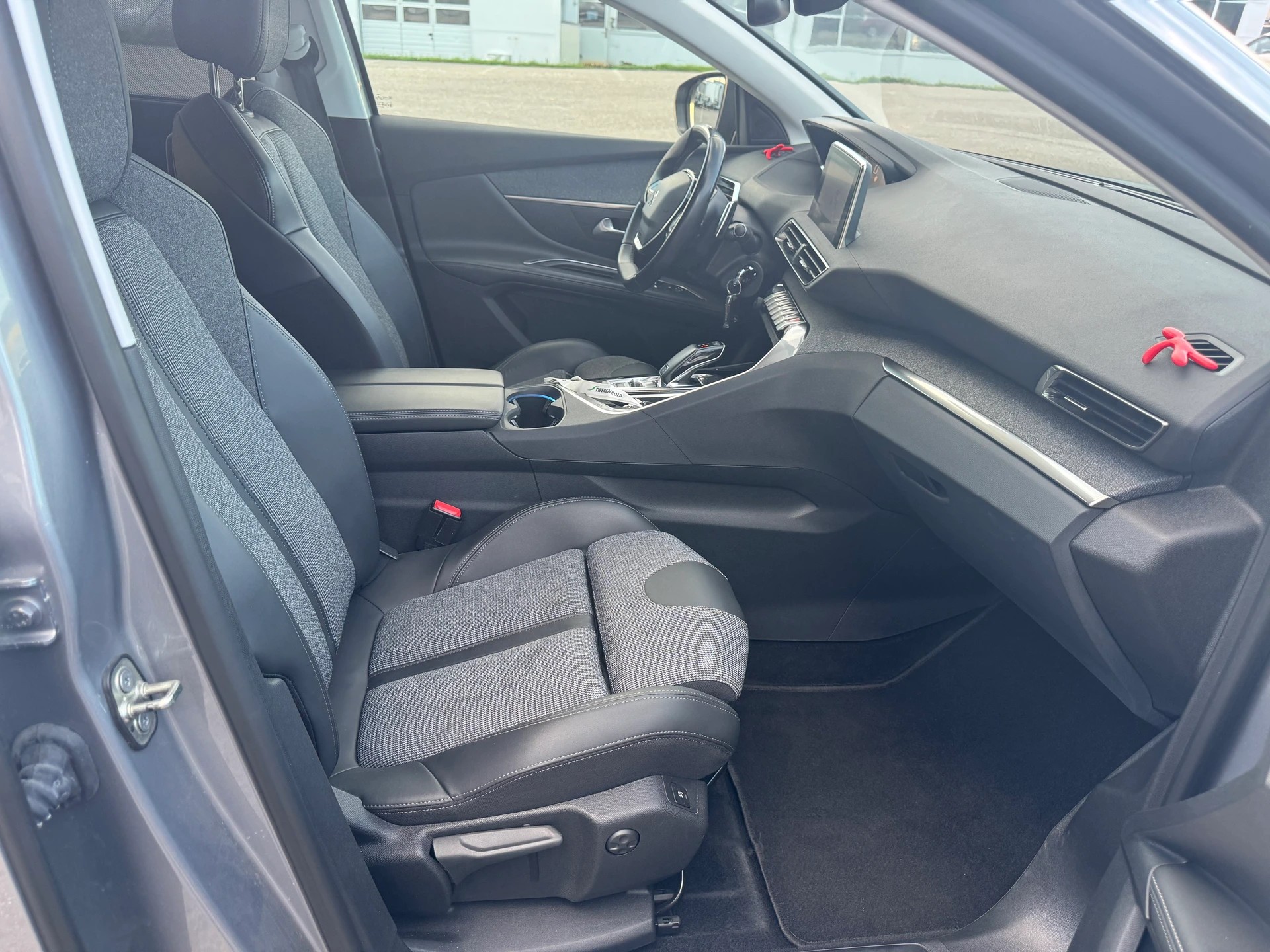 PEUGEOT 5008 1.5 BlueHDi Business Line ETA-image-8
