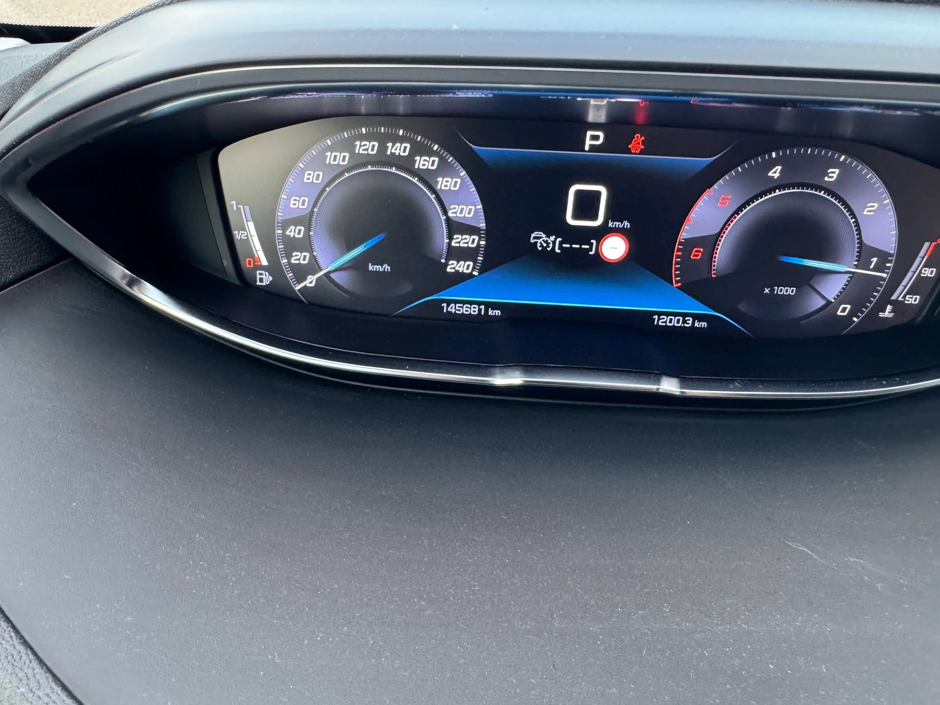 PEUGEOT 5008 1.5 BlueHDi Business Line ETA-image-9