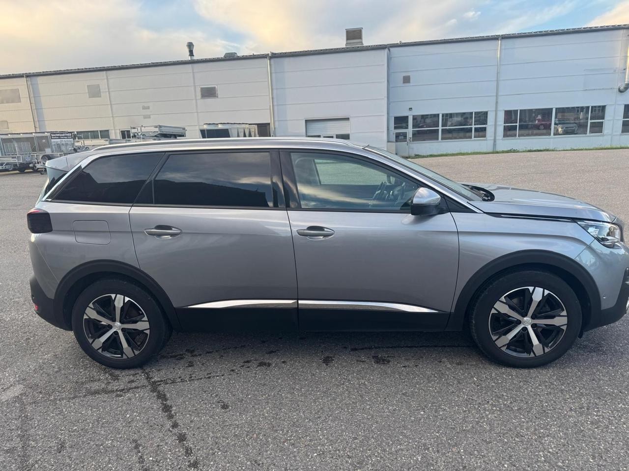PEUGEOT 5008 1.5 BlueHDi Business Line ETA-image-2