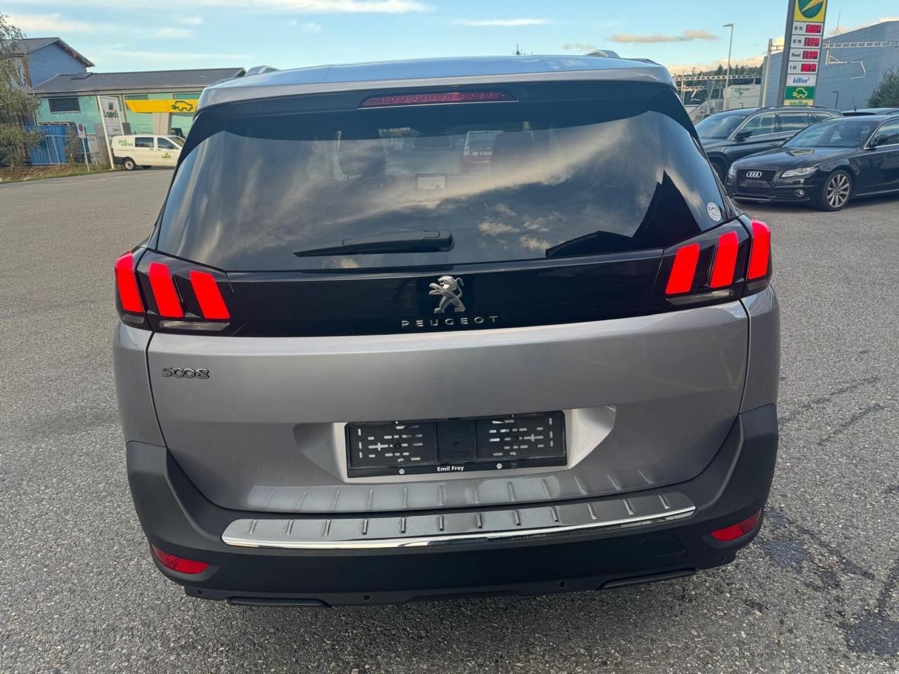PEUGEOT 5008 1.5 BlueHDi Business Line ETA-image-4