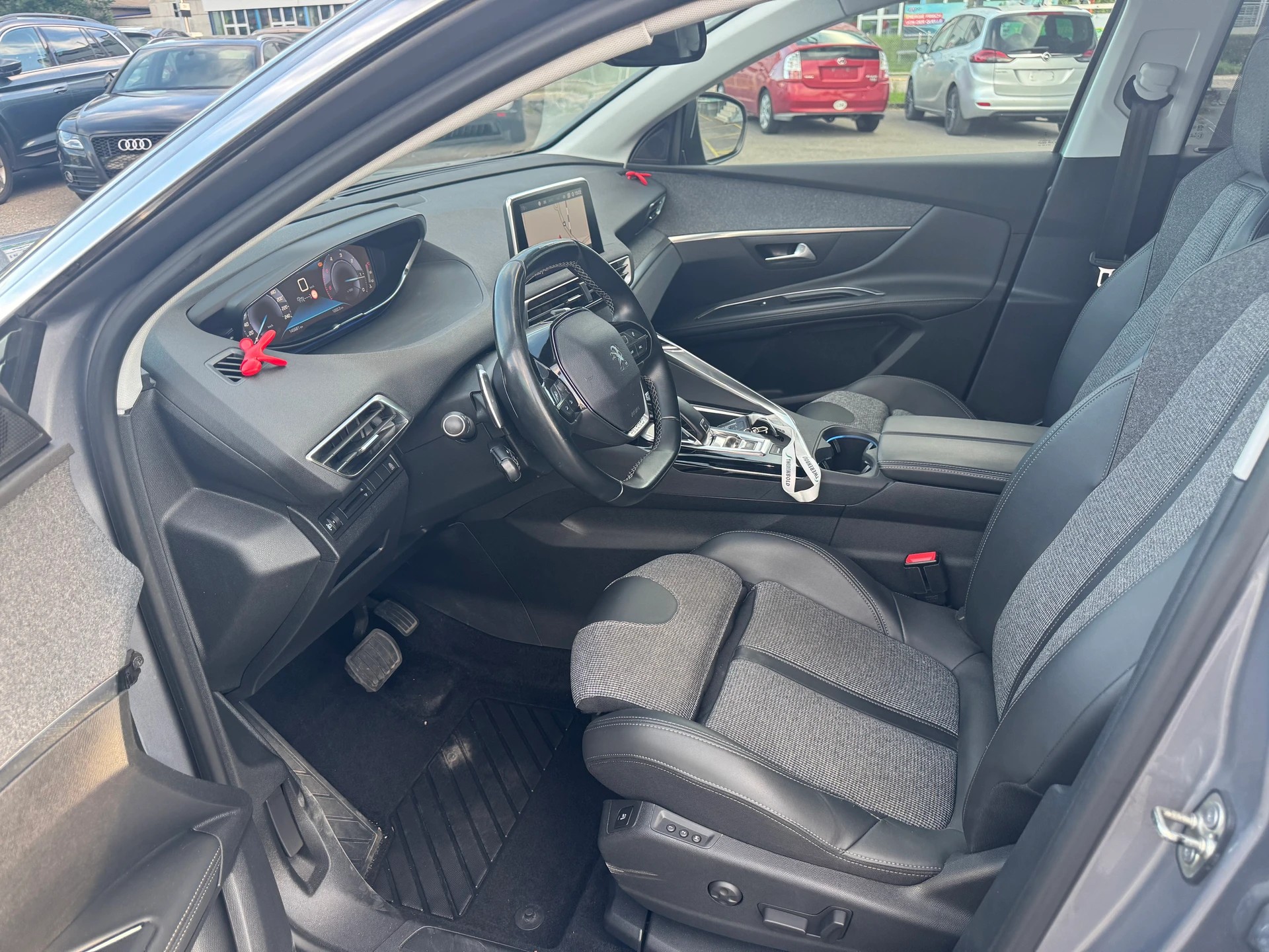 PEUGEOT 5008 1.5 BlueHDi Business Line ETA-image-7