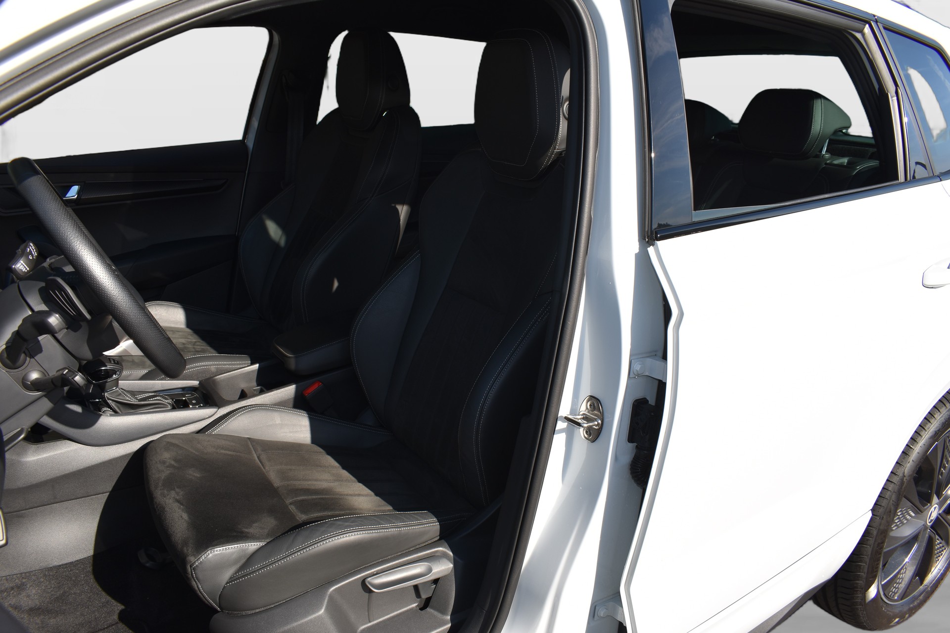 SKODA Karoq 2.0 TSI SportLine 4x4 DSG-image-6
