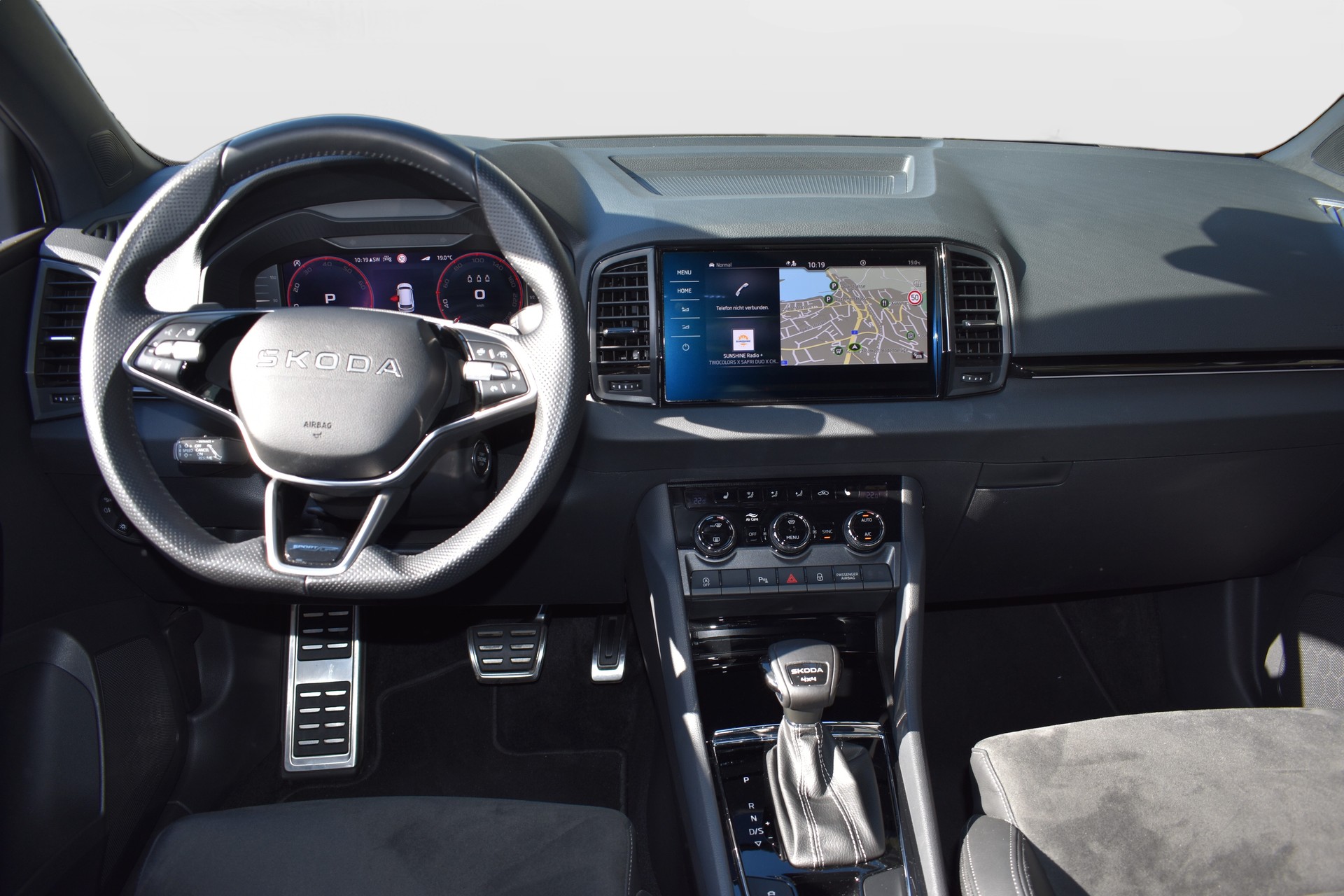 SKODA Karoq 2.0 TSI SportLine 4x4 DSG-image-4