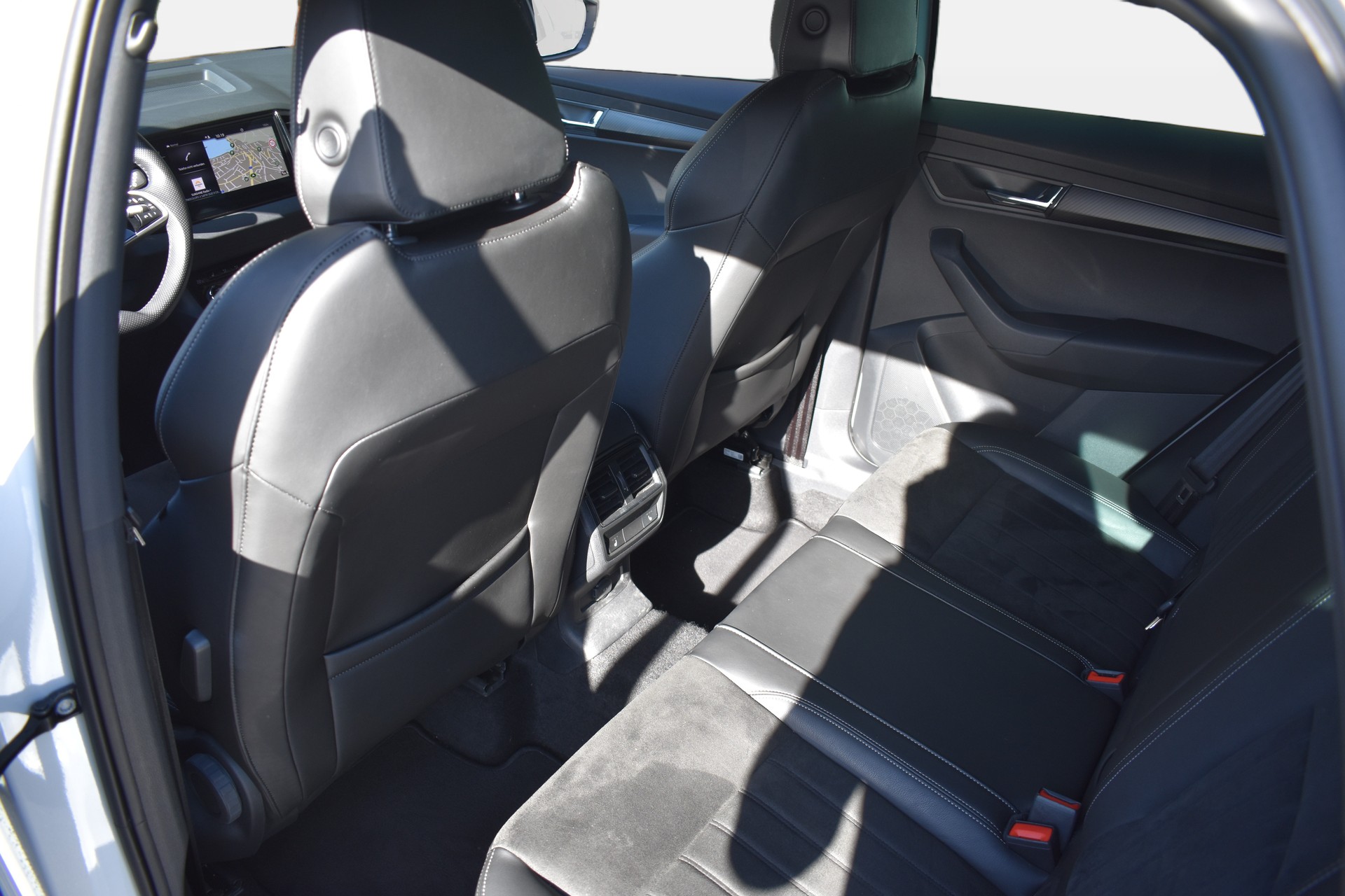 SKODA Karoq 2.0 TSI SportLine 4x4 DSG-image-8