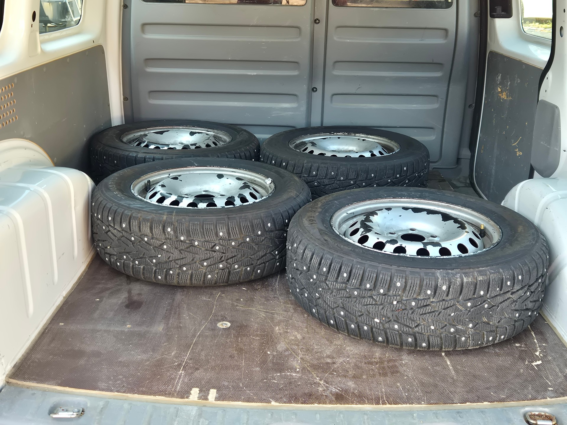 VW Caddy Kasten 4 motion-image-7