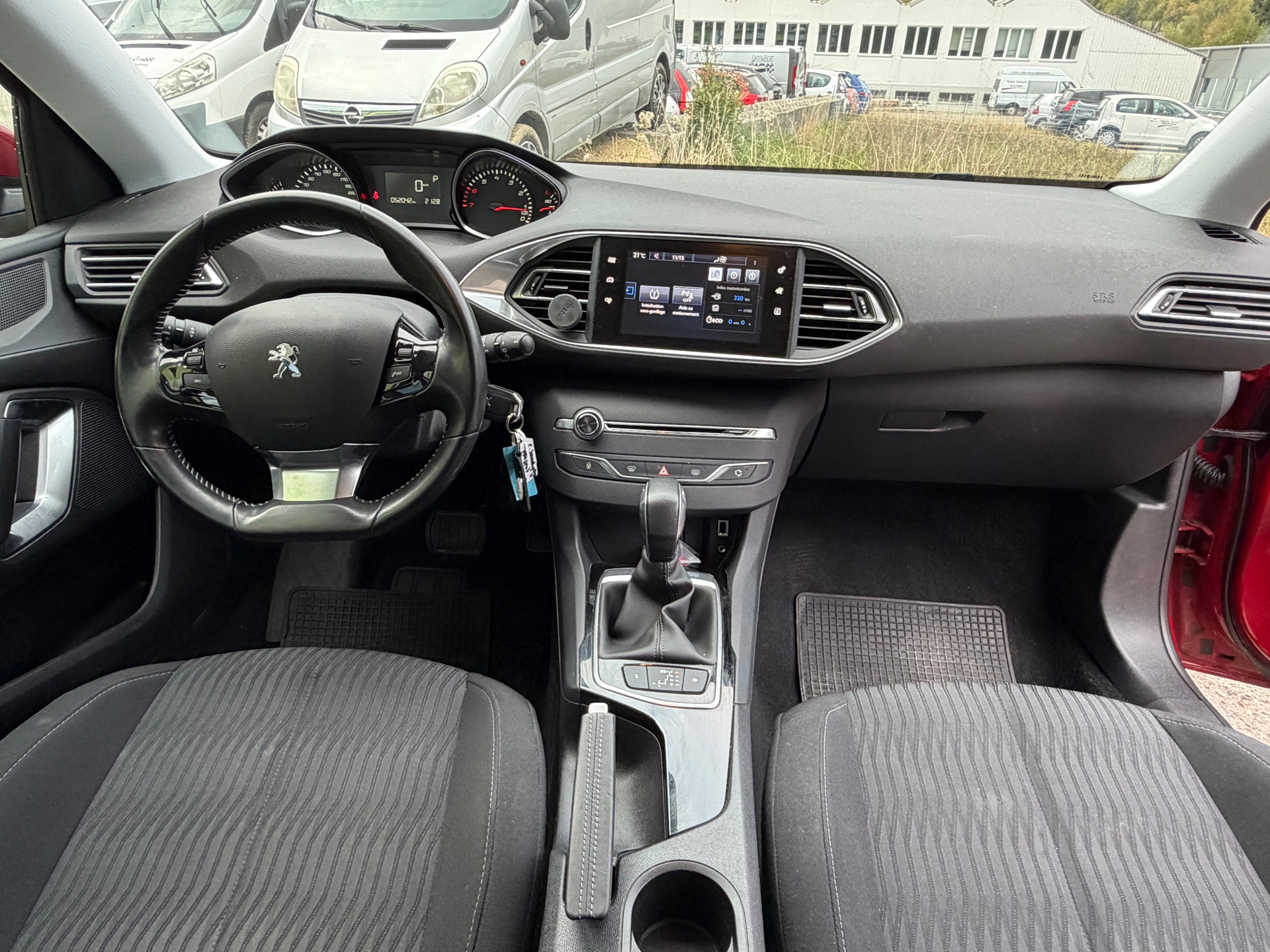 PEUGEOT 308 1.2 THP Style Automatic-image-11
