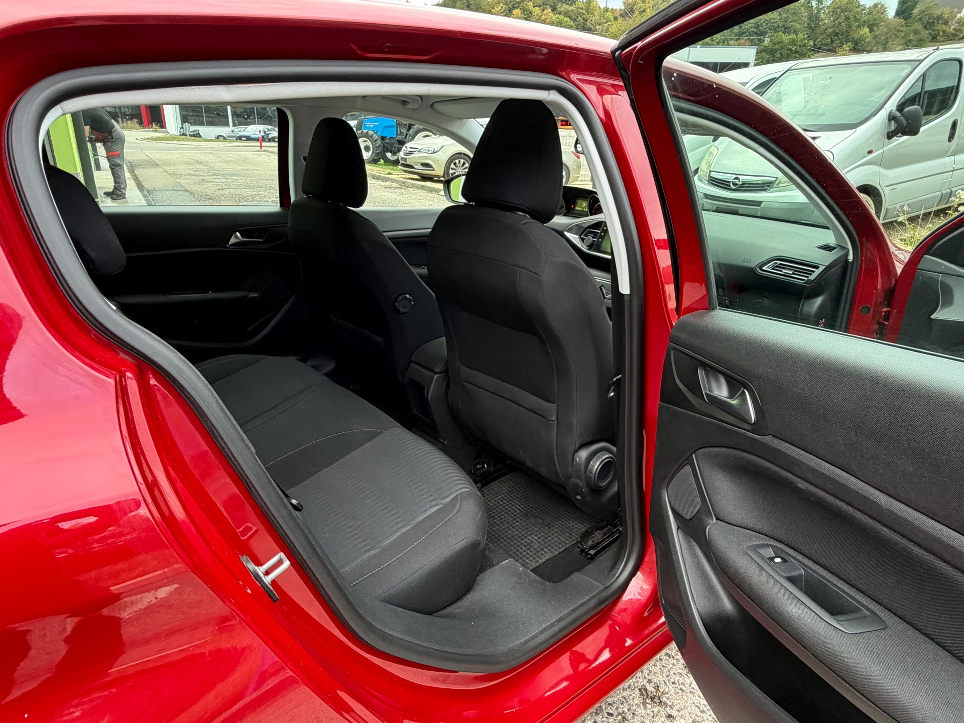 PEUGEOT 308 1.2 THP Style Automatic-image-7