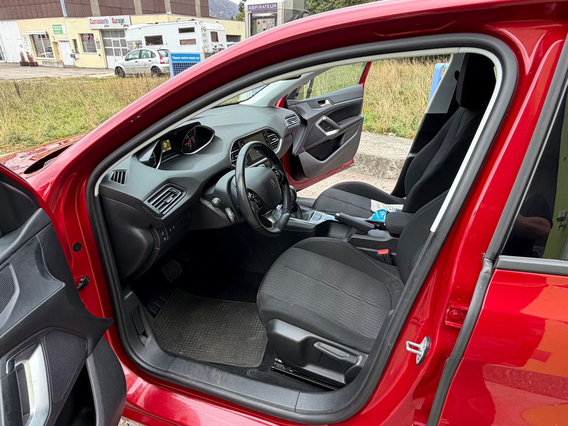 PEUGEOT 308 1.2 THP Style Automatic-image-10